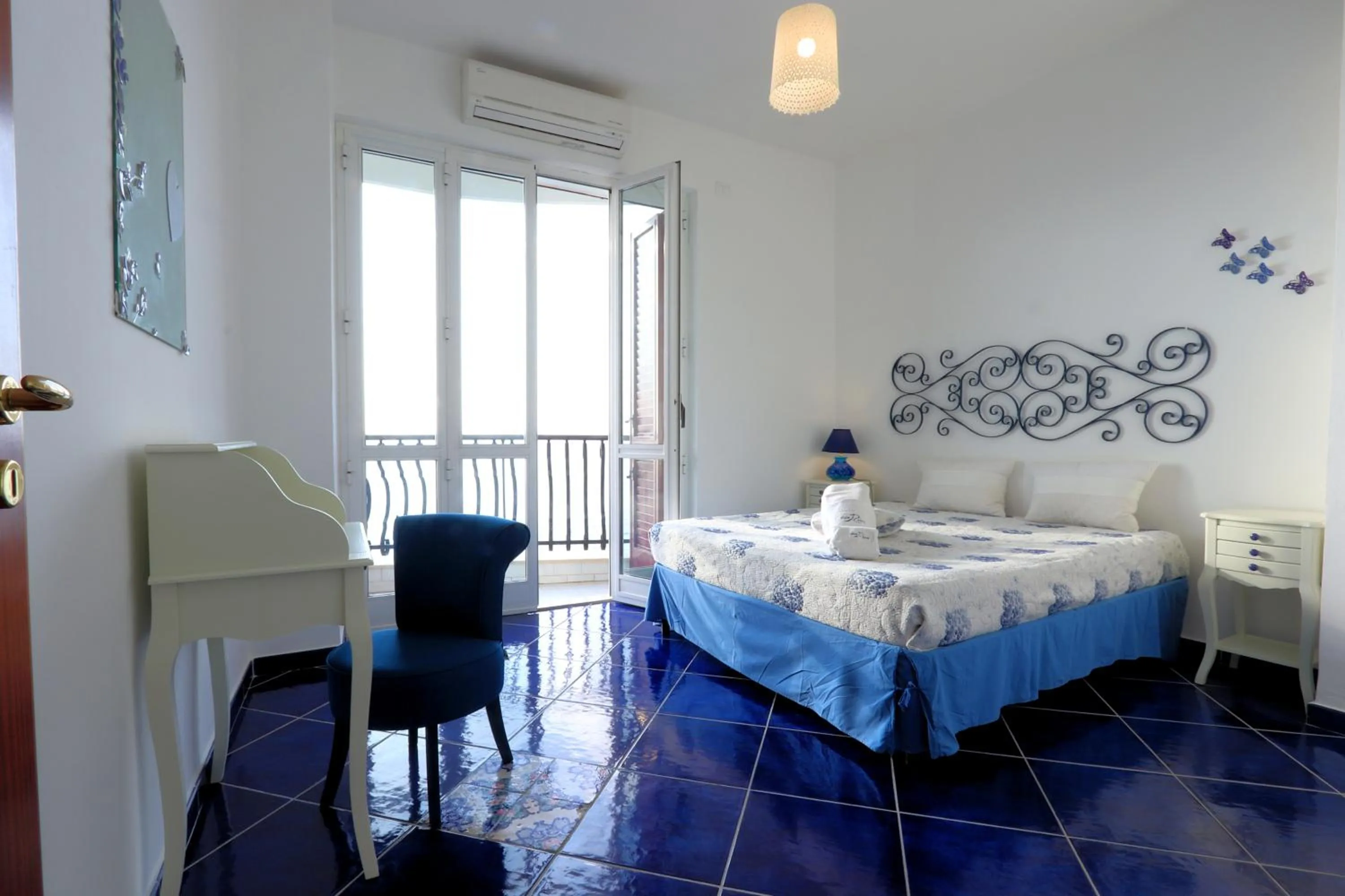 Bed in Due Relais - Panoramic Sea View Suites
