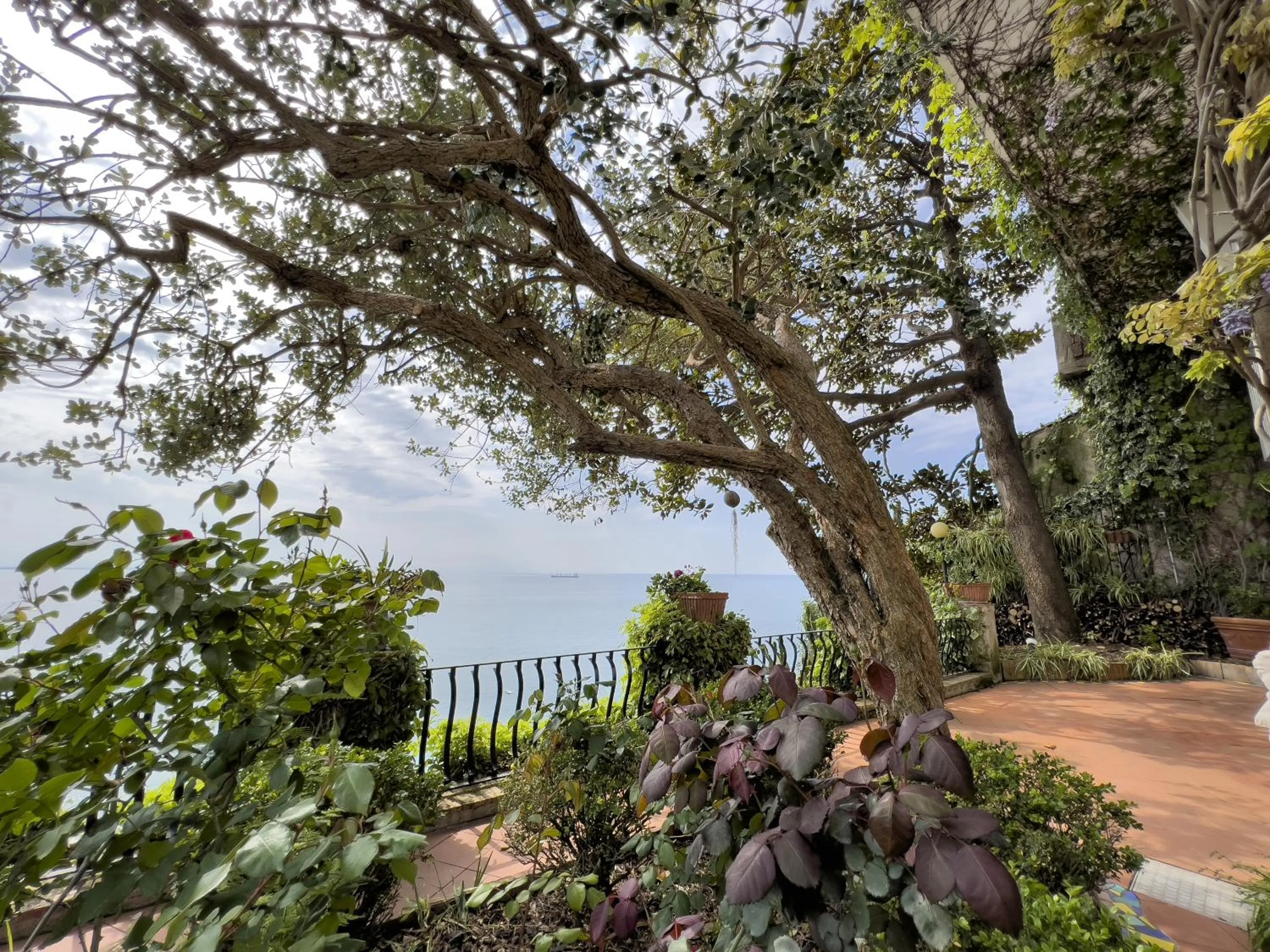 Garden in Due Relais - Panoramic Sea View Suites