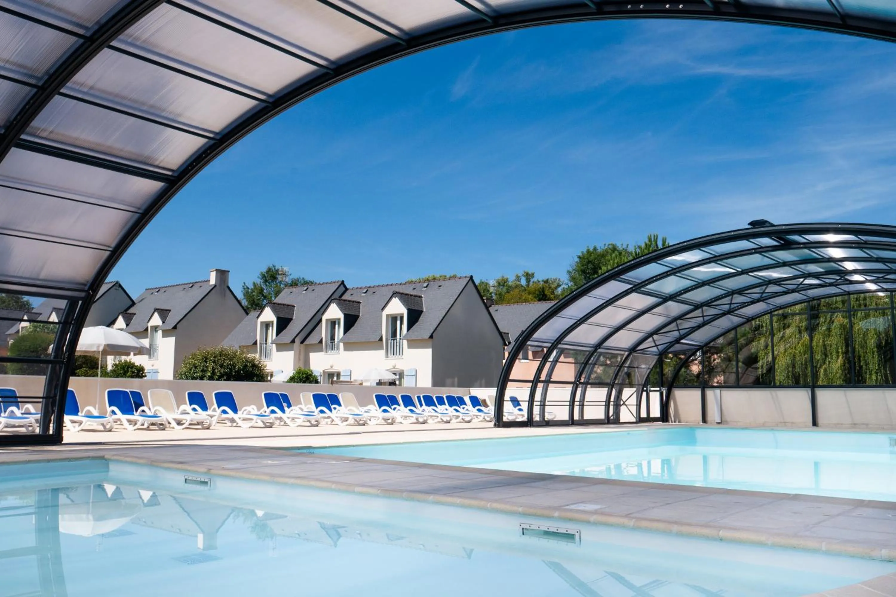 Swimming pool in Résidence Odalys Horizon Morgat