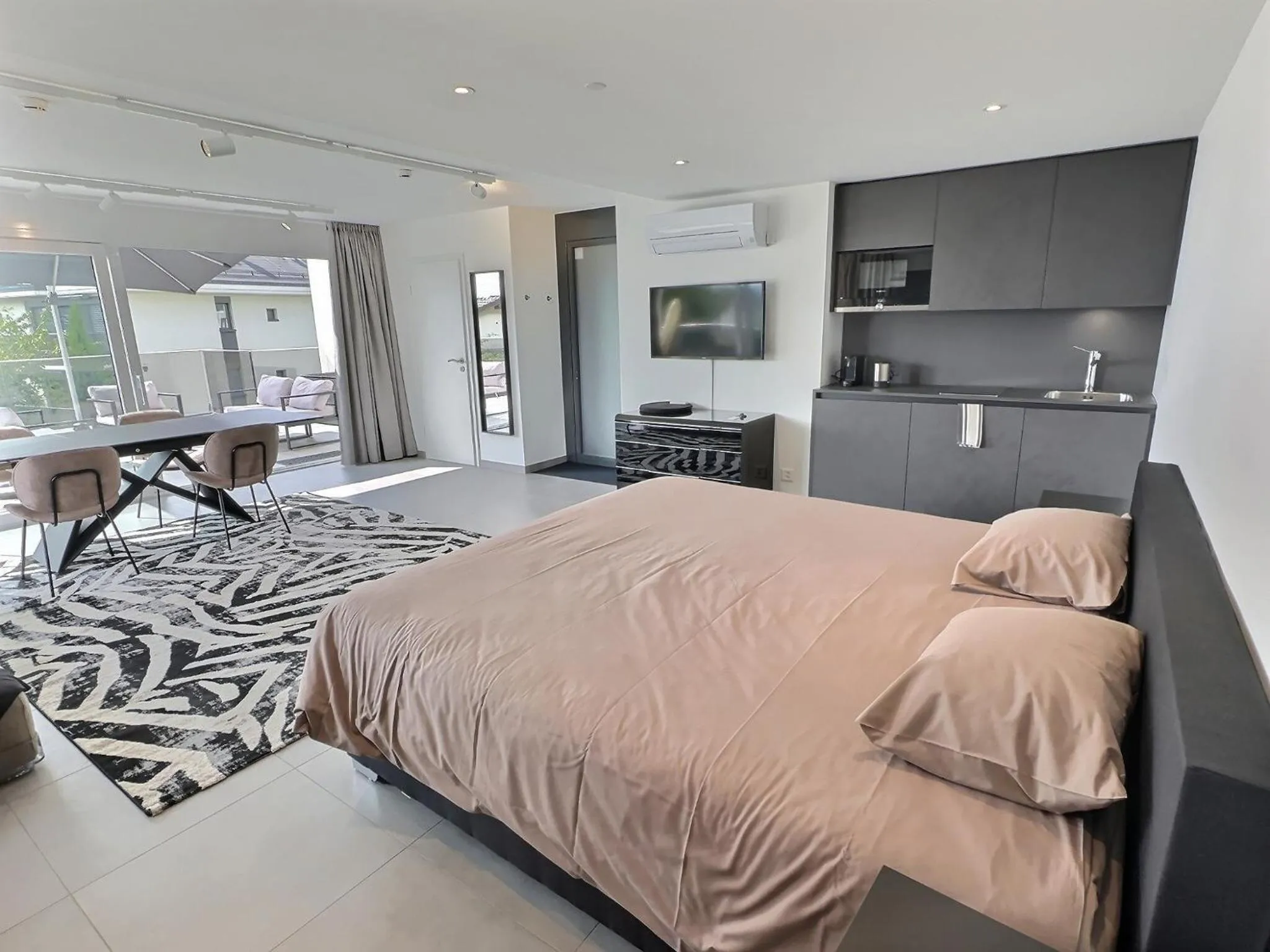 Photo of the whole room, Bed in Attica Résidences, Lausanne