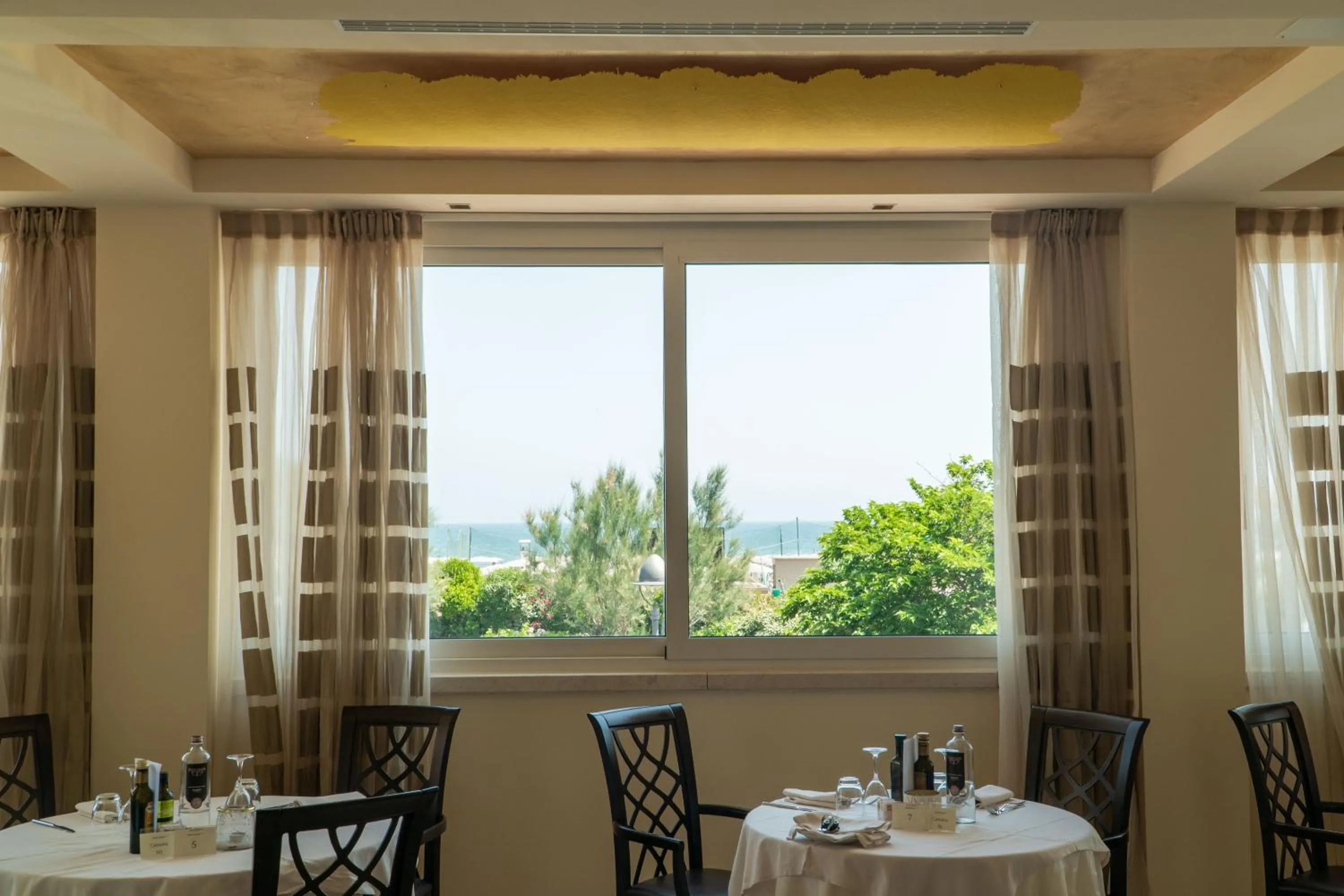 Restaurant/places to eat in Brasil Seaview Hotel