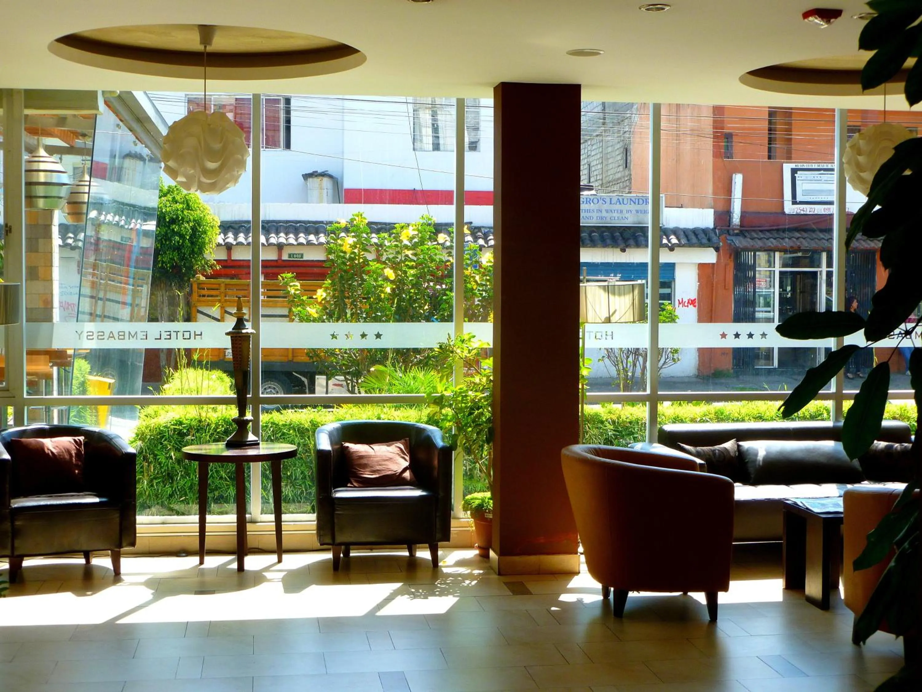 Restaurant/places to eat in Embassy Quito