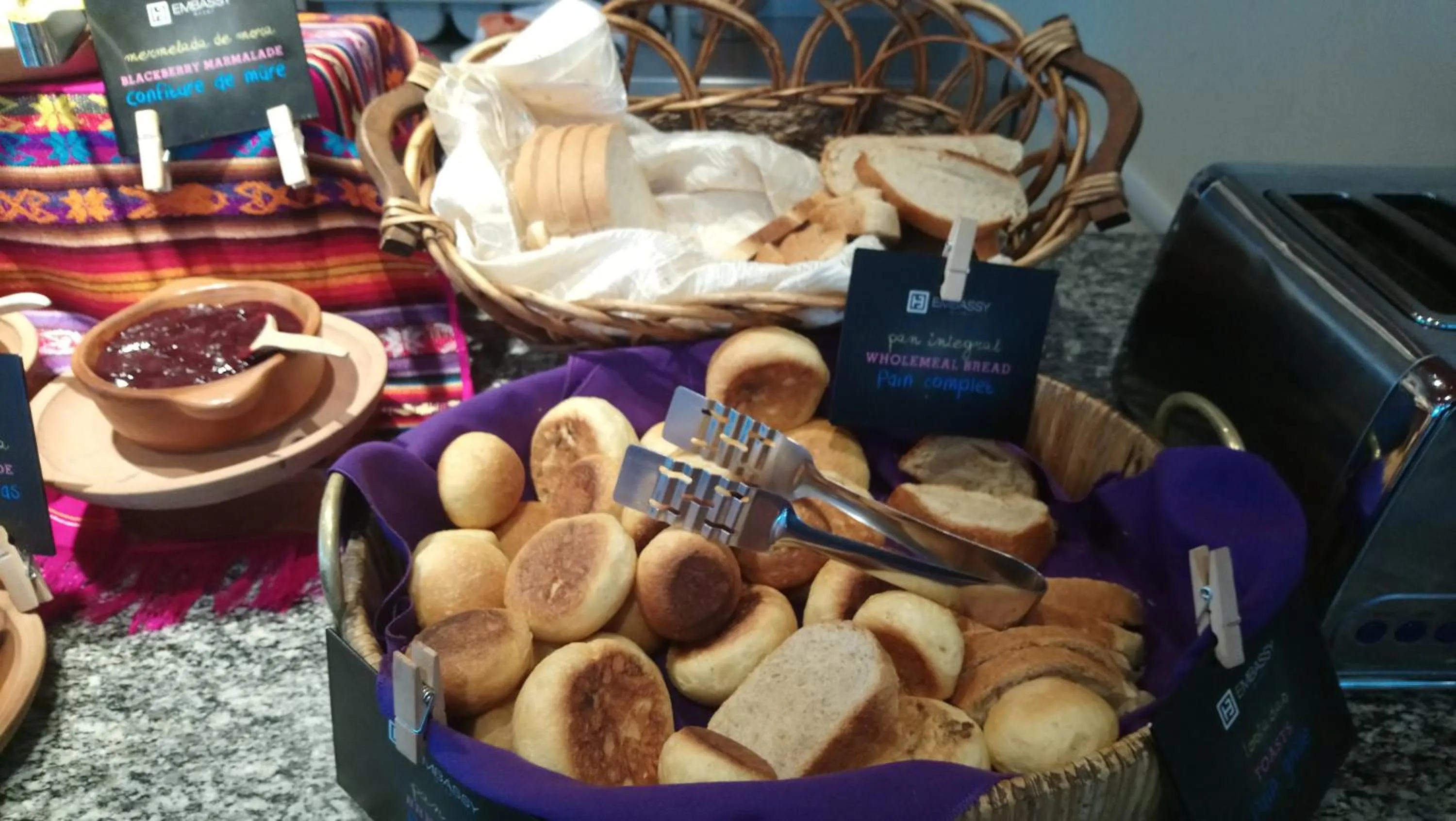 Restaurant/places to eat in Embassy Quito