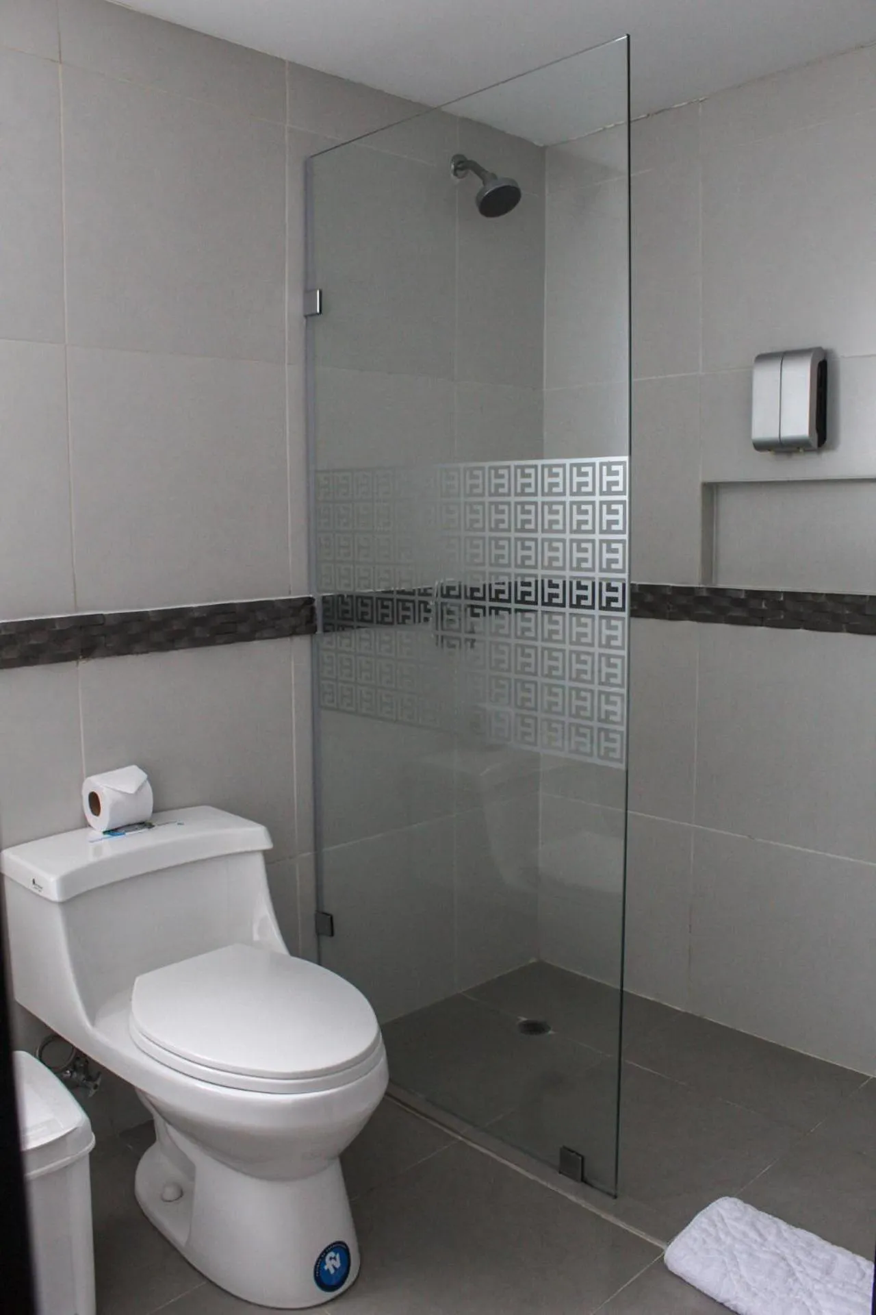 Shower in Embassy Quito