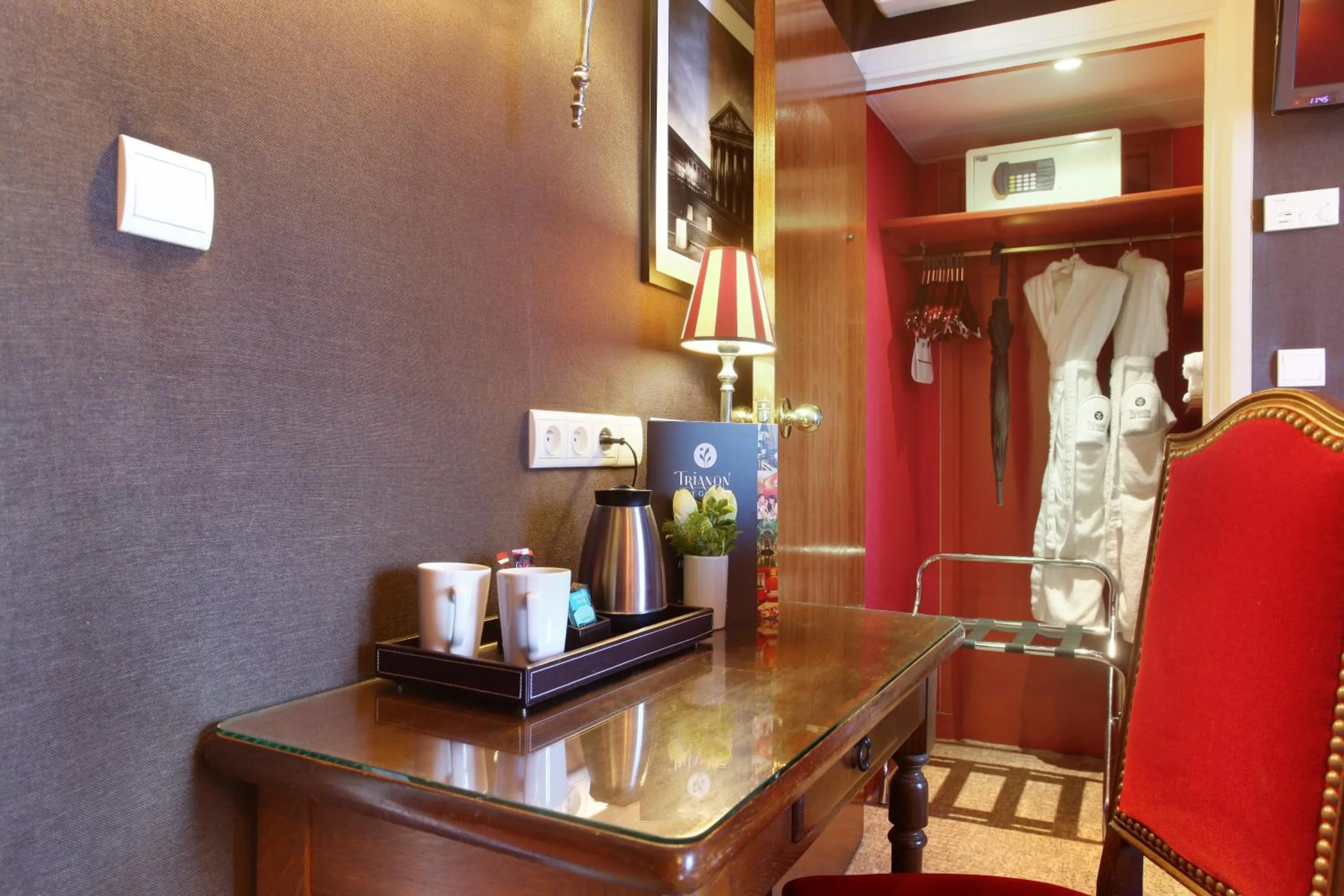 Coffee/tea facilities in Hotel Trianon Rive Gauche