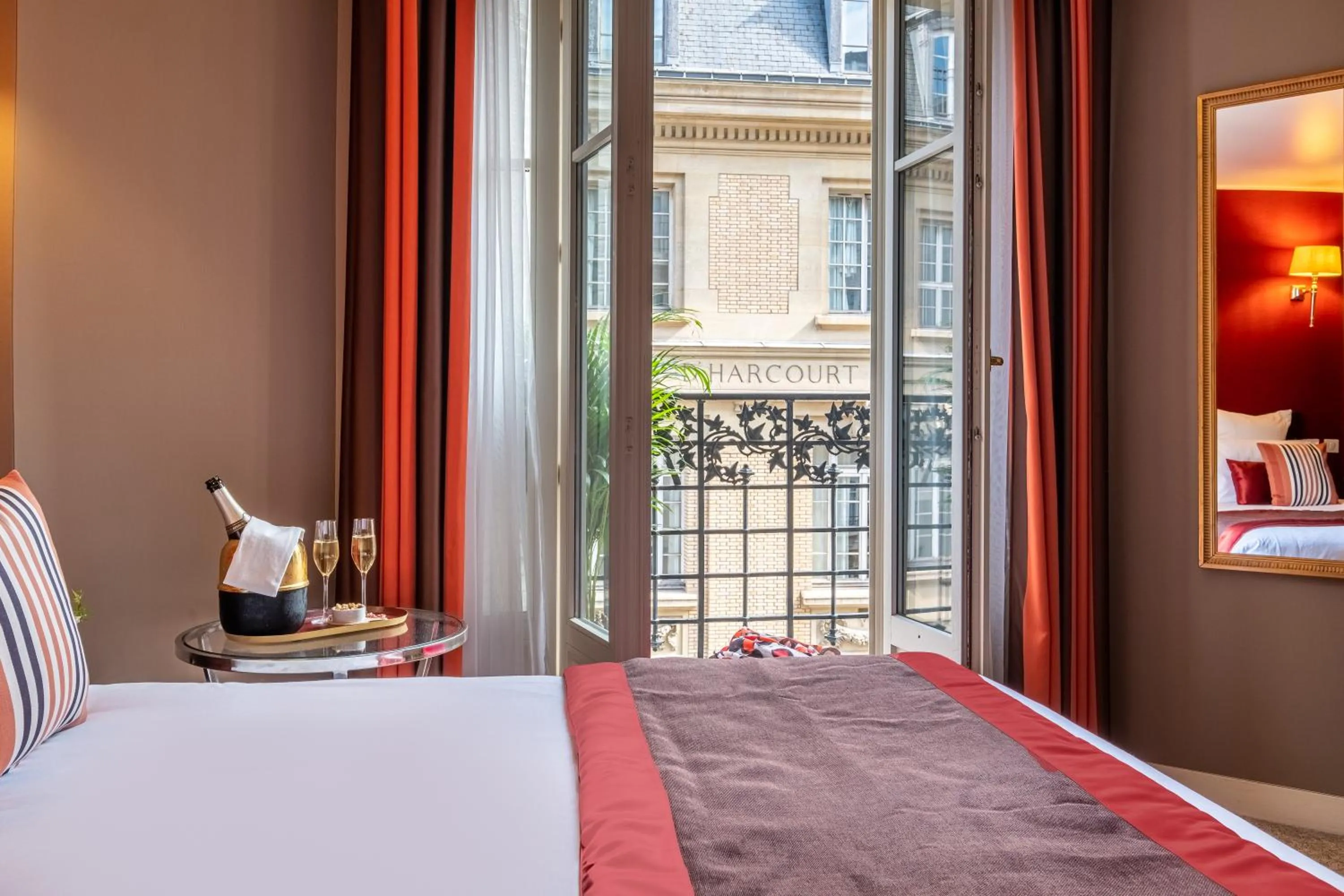 Bedroom, Bed in Hotel Trianon Rive Gauche