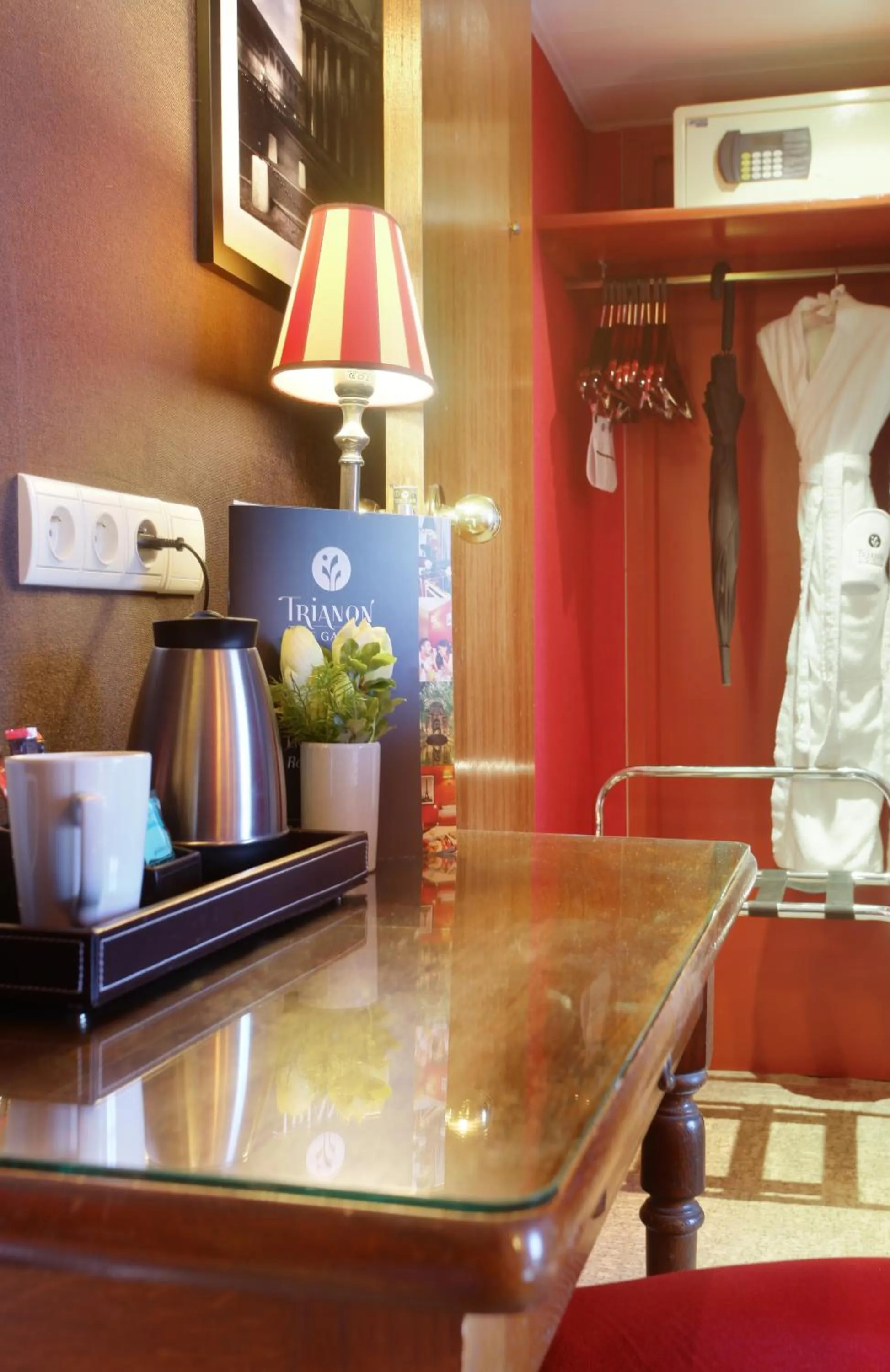 Coffee/tea facilities in Hotel Trianon Rive Gauche
