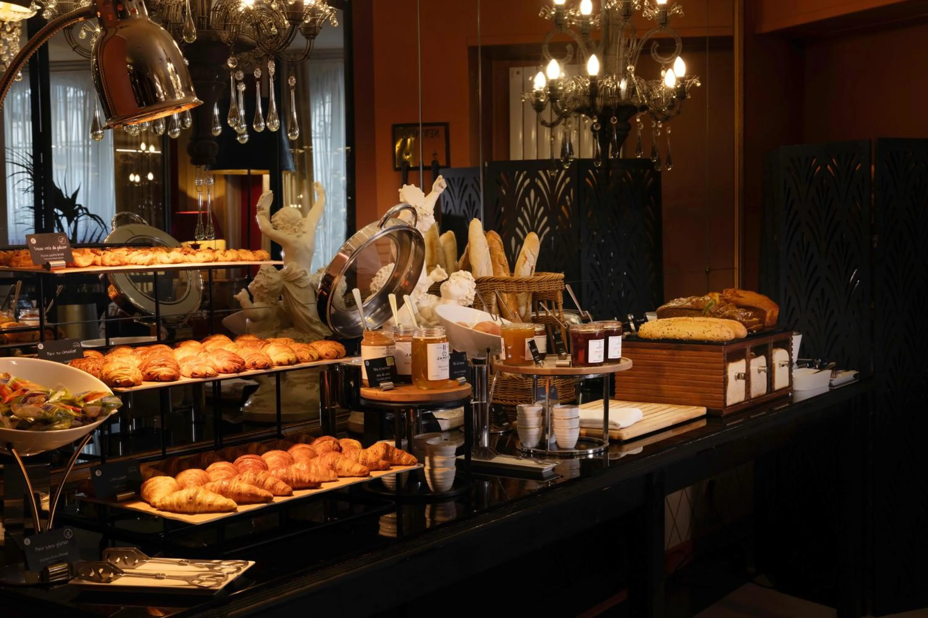Breakfast in Hotel Trianon Rive Gauche