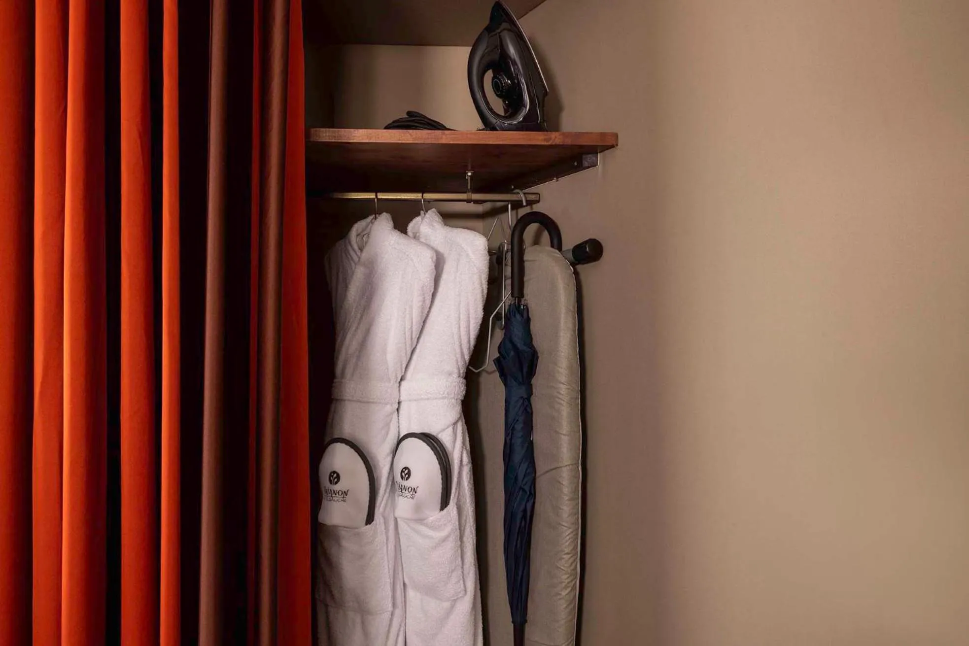 flat iron in Hotel Trianon Rive Gauche