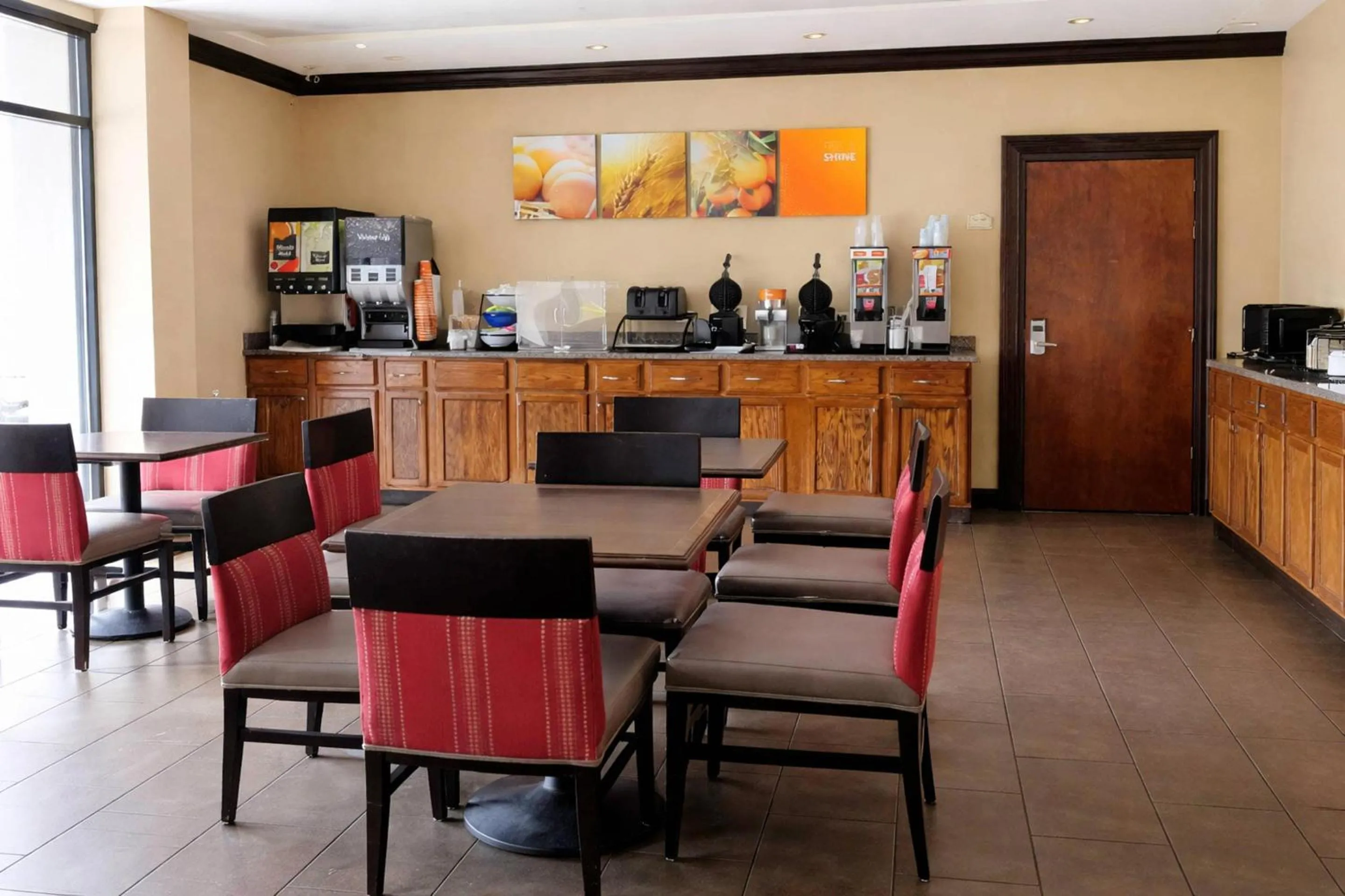 Breakfast in Comfort Inn & Suites Meriden East