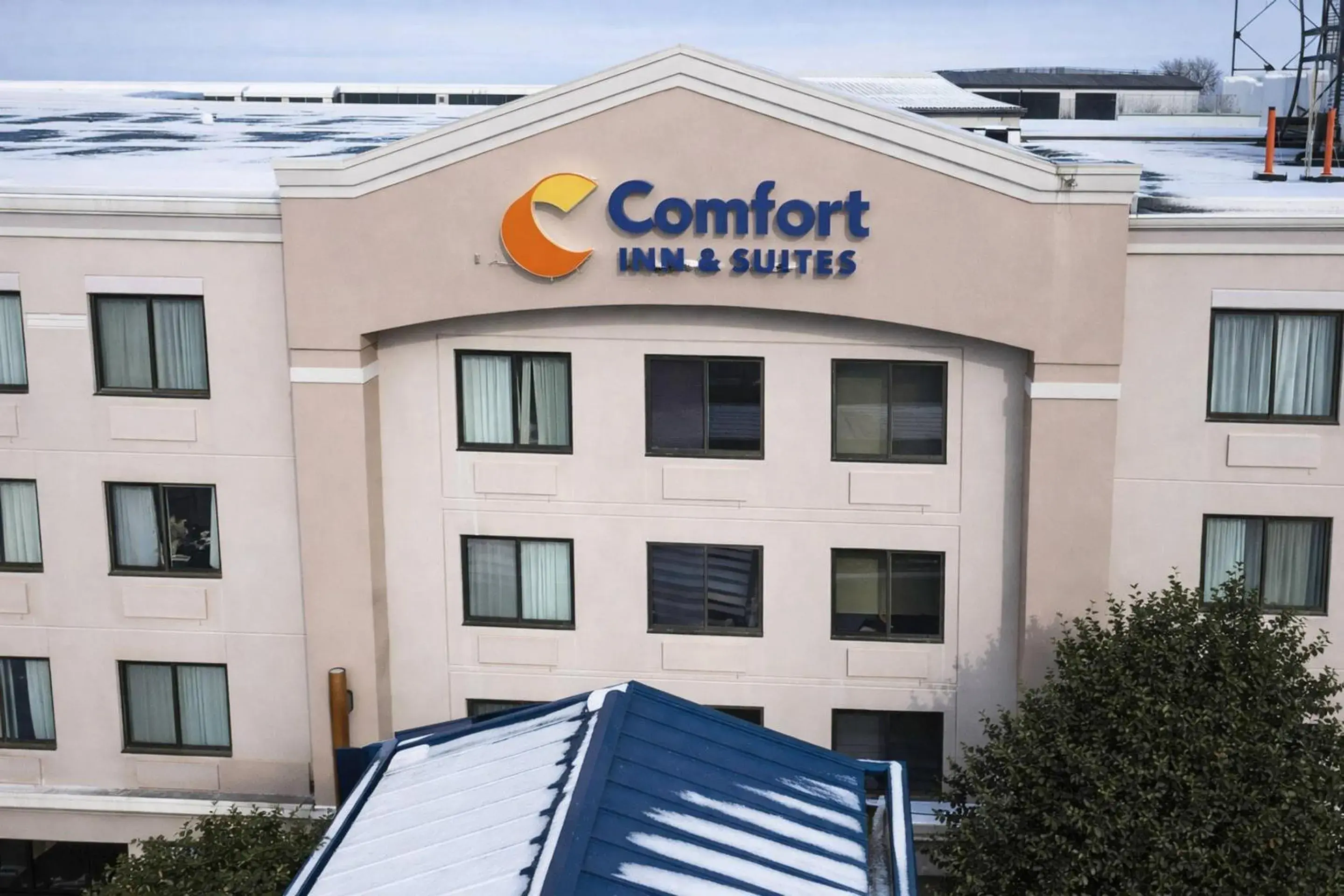 Property building in Comfort Inn & Suites Meriden East Property building in Comfort Inn & Suites Meriden East