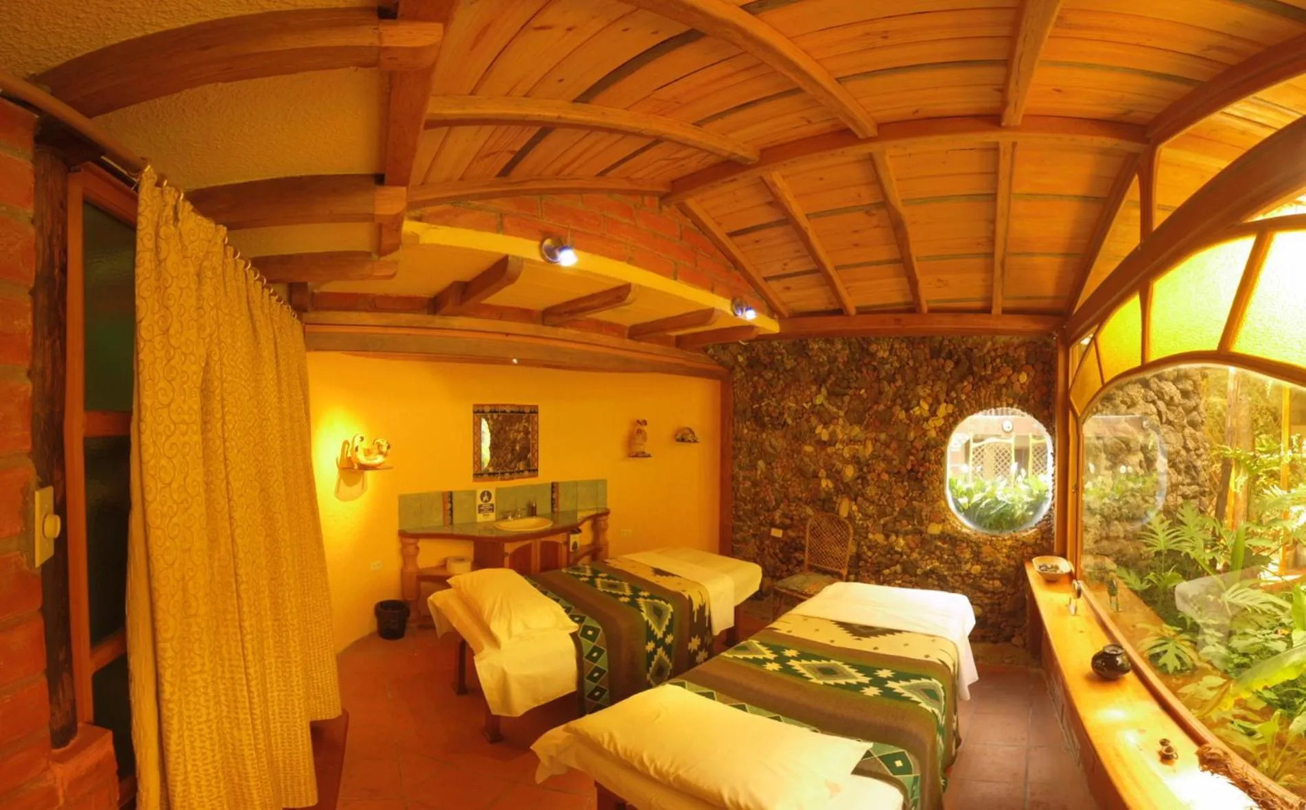 Massage in Hotel y Spa Isla de Baños