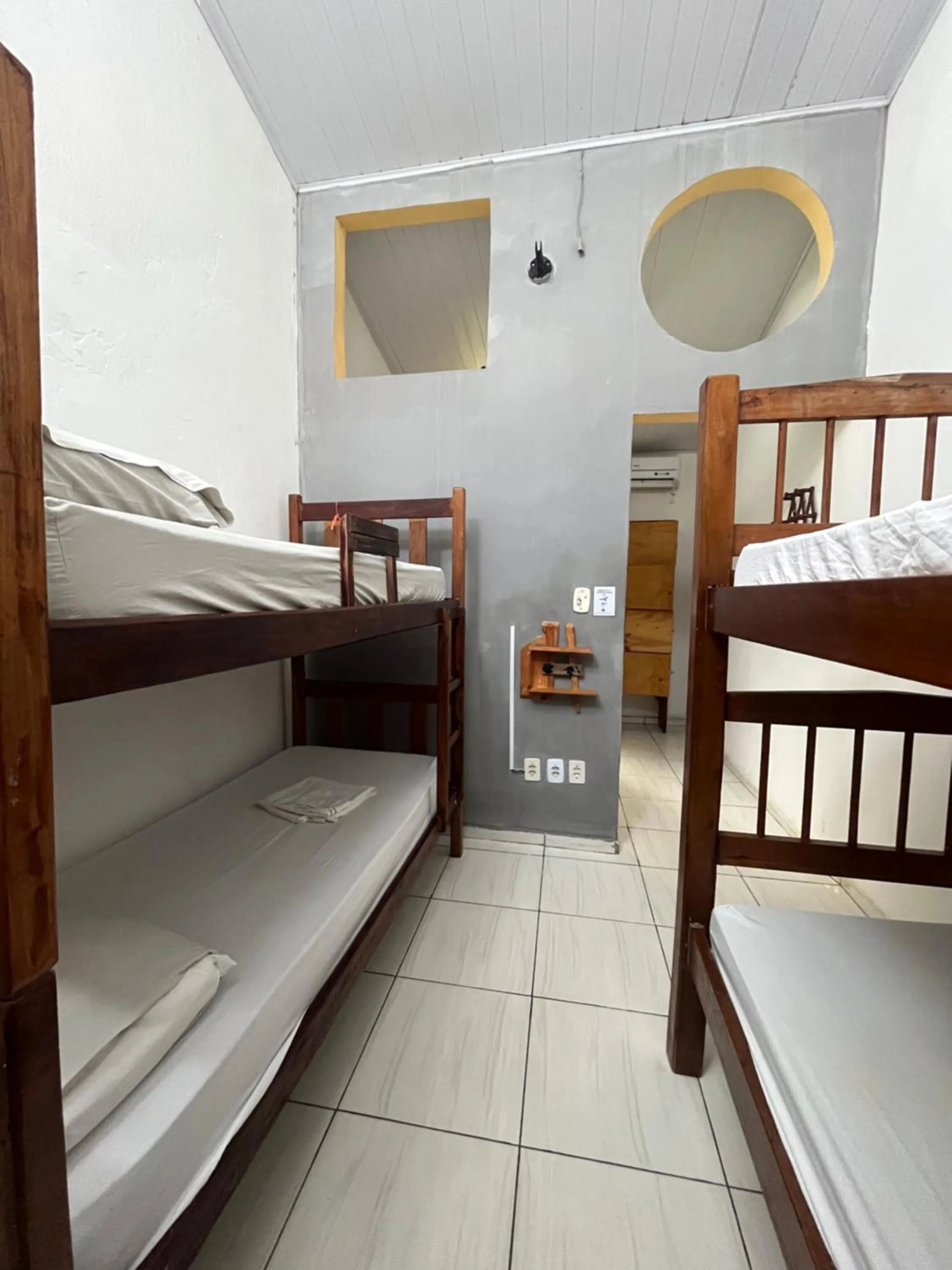 Bed in 6-Bed Mixed Dormitory Room in BANANAS HOSTEL