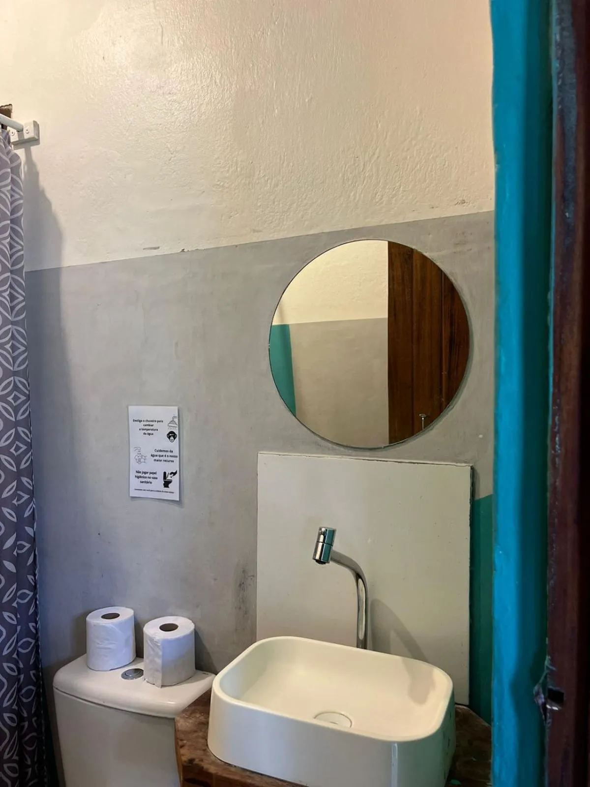 BANANAS HOSTEL