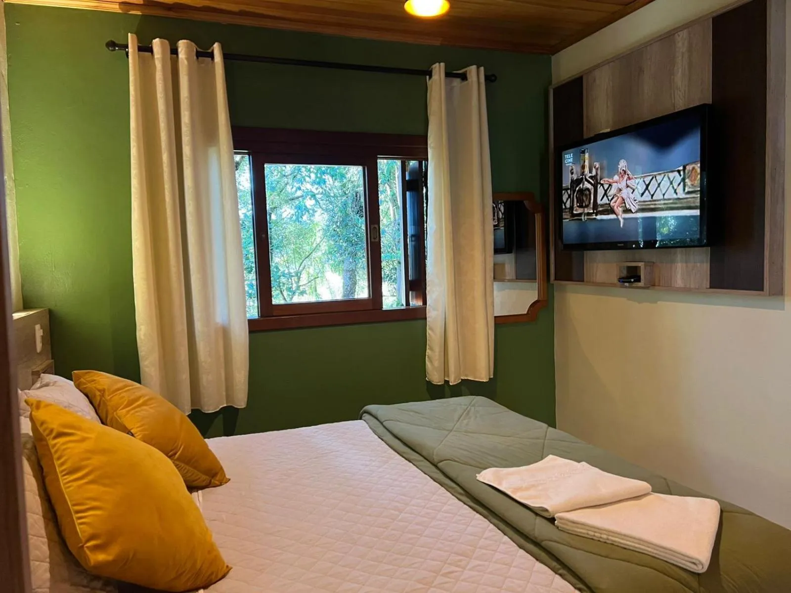 View (from property/room), Bed in Pousada Maibe Amanhecer na Serra