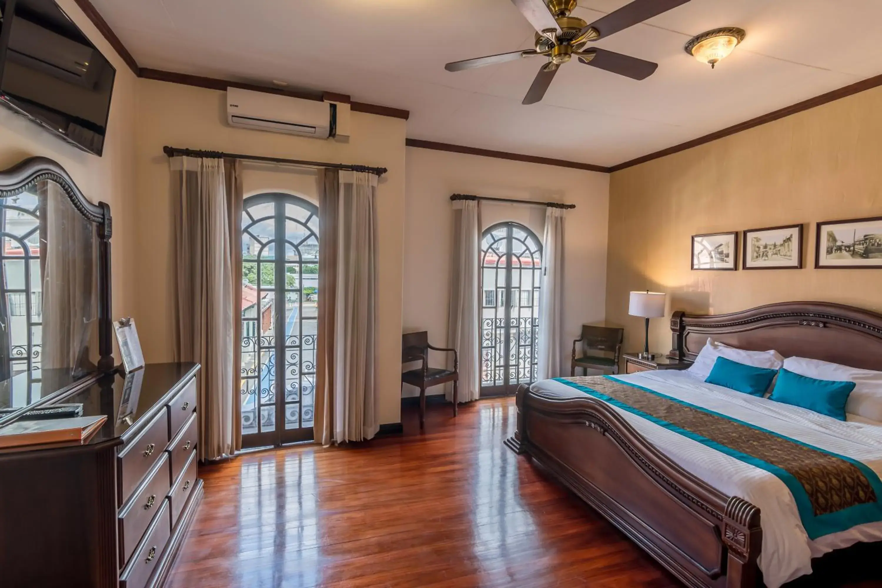 Bedroom, Bed in Hotel Colonial Bedroom, Bed in Hotel Colonial