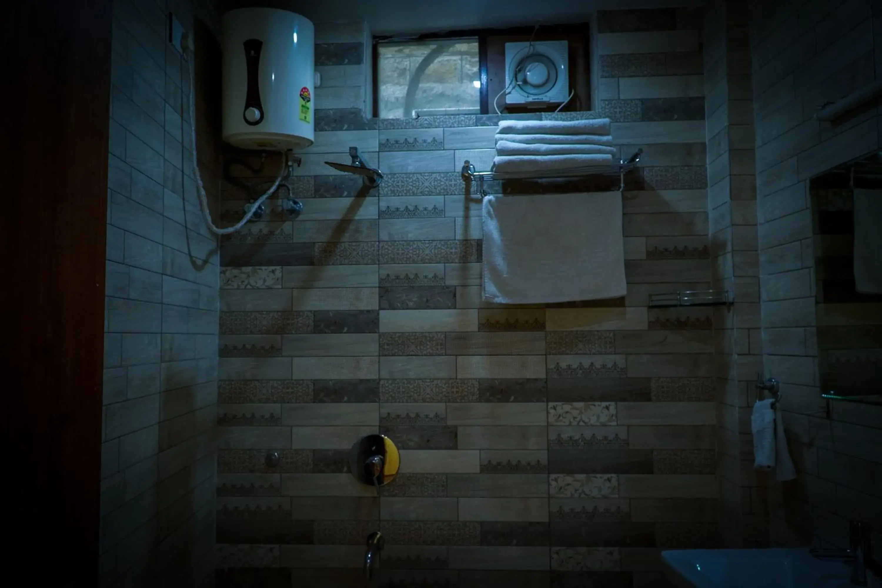 Bathroom in Hotel Jaisal Inn - Pure Veg Bathroom in Hotel Jaisal Inn - Pure Veg