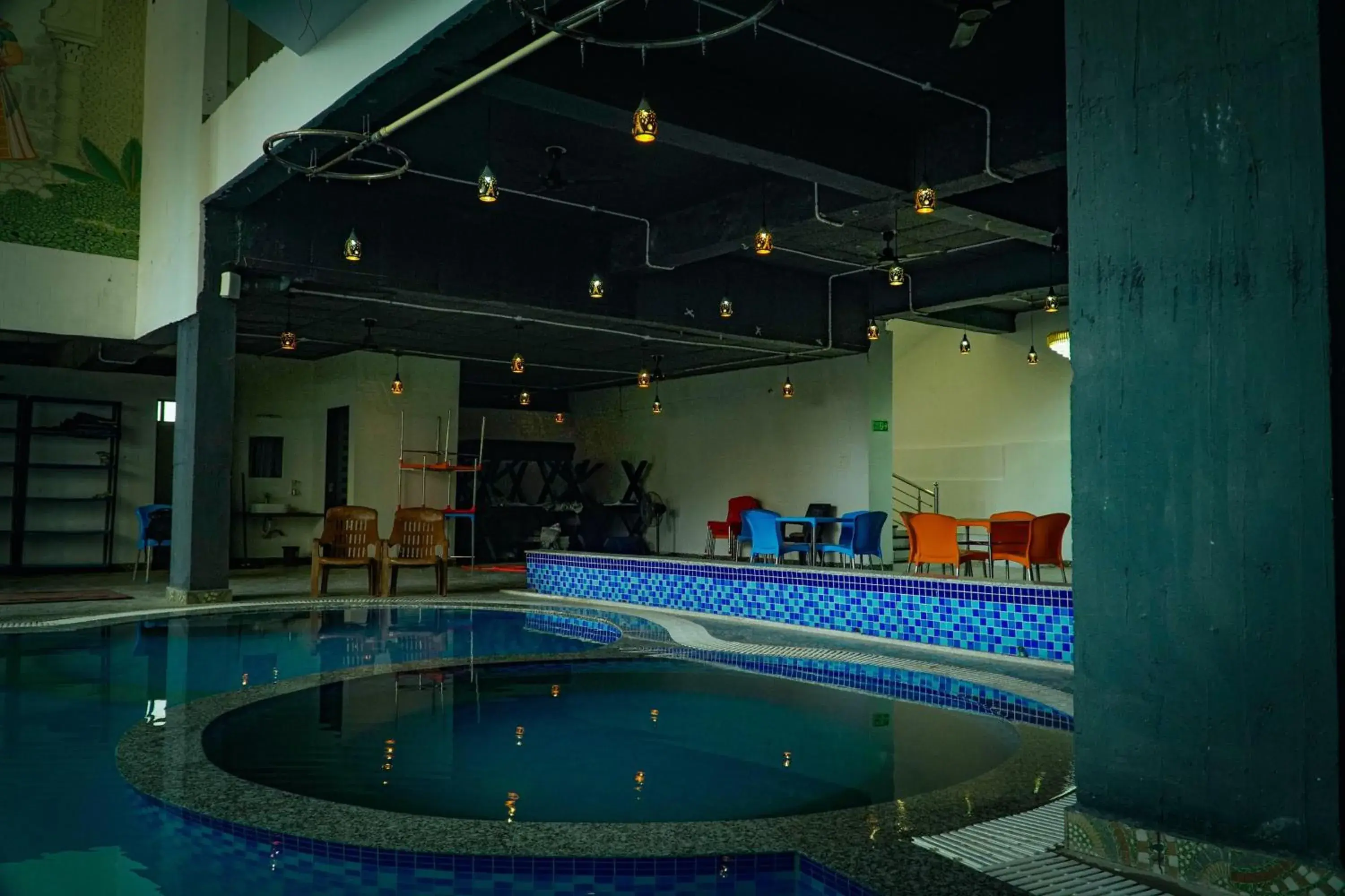 Swimming pool in Hotel Jaisal Inn - Pure Veg Swimming pool in Hotel Jaisal Inn - Pure Veg