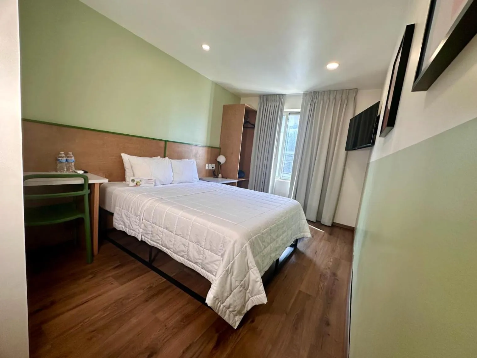 Photo of the whole room in INTJ Hotel