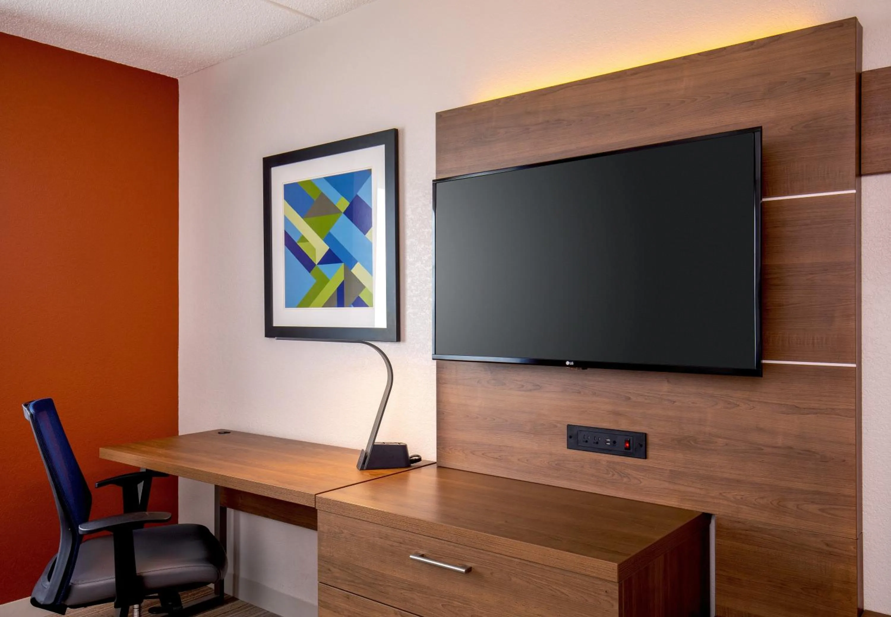 Bedroom in Holiday Inn Express Chesapeake - Norfolk by IHG