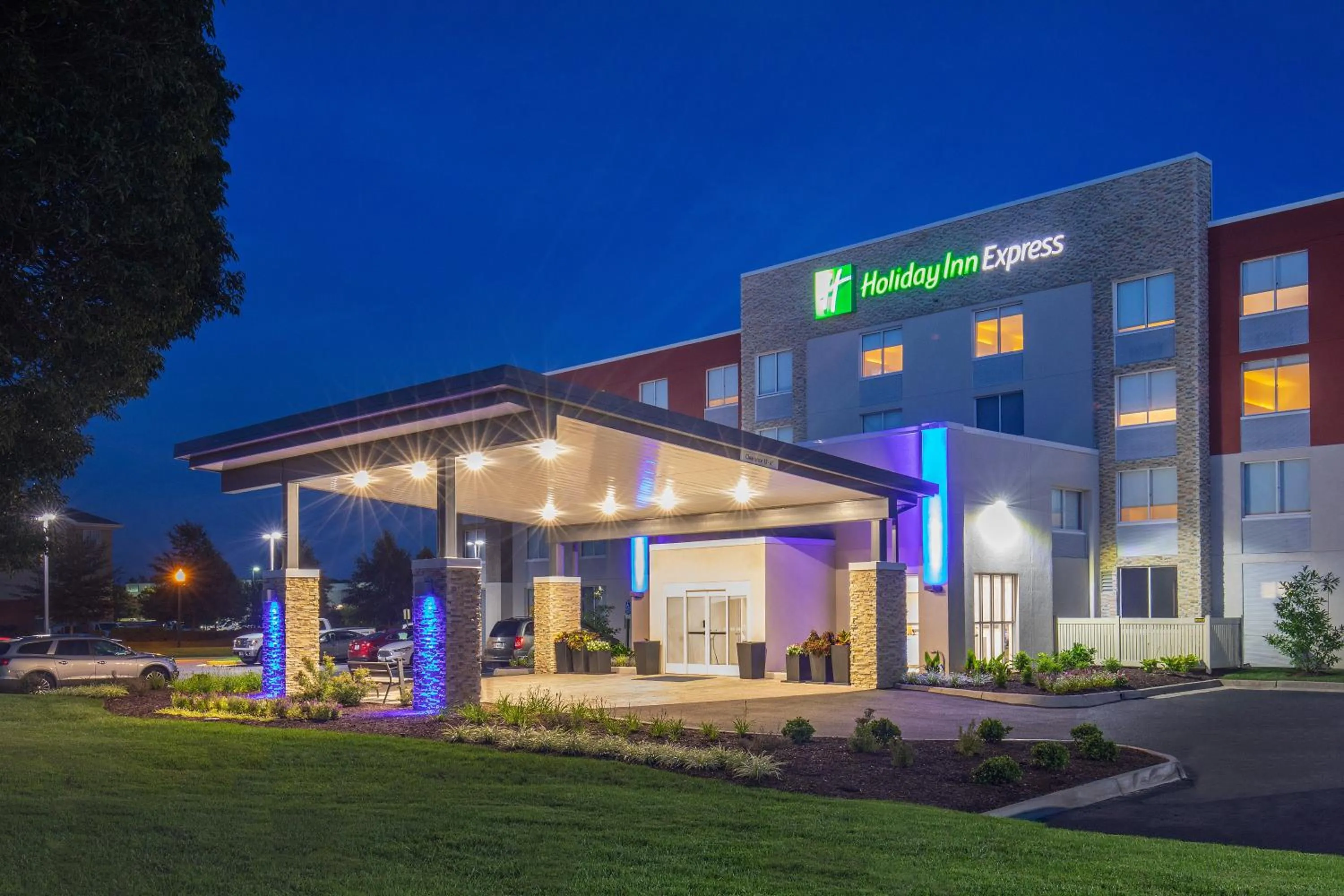 Property building in Holiday Inn Express Chesapeake - Norfolk by IHG