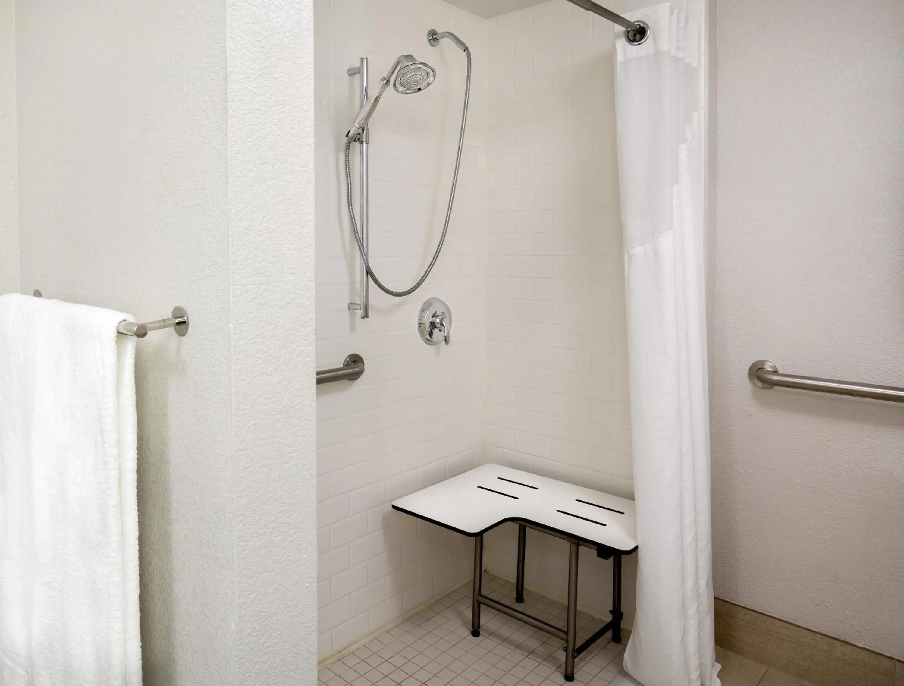 Photo of the whole room in Holiday Inn Express Chesapeake - Norfolk by IHG Photo of the whole room in Holiday Inn Express Chesapeake - Norfolk by IHG