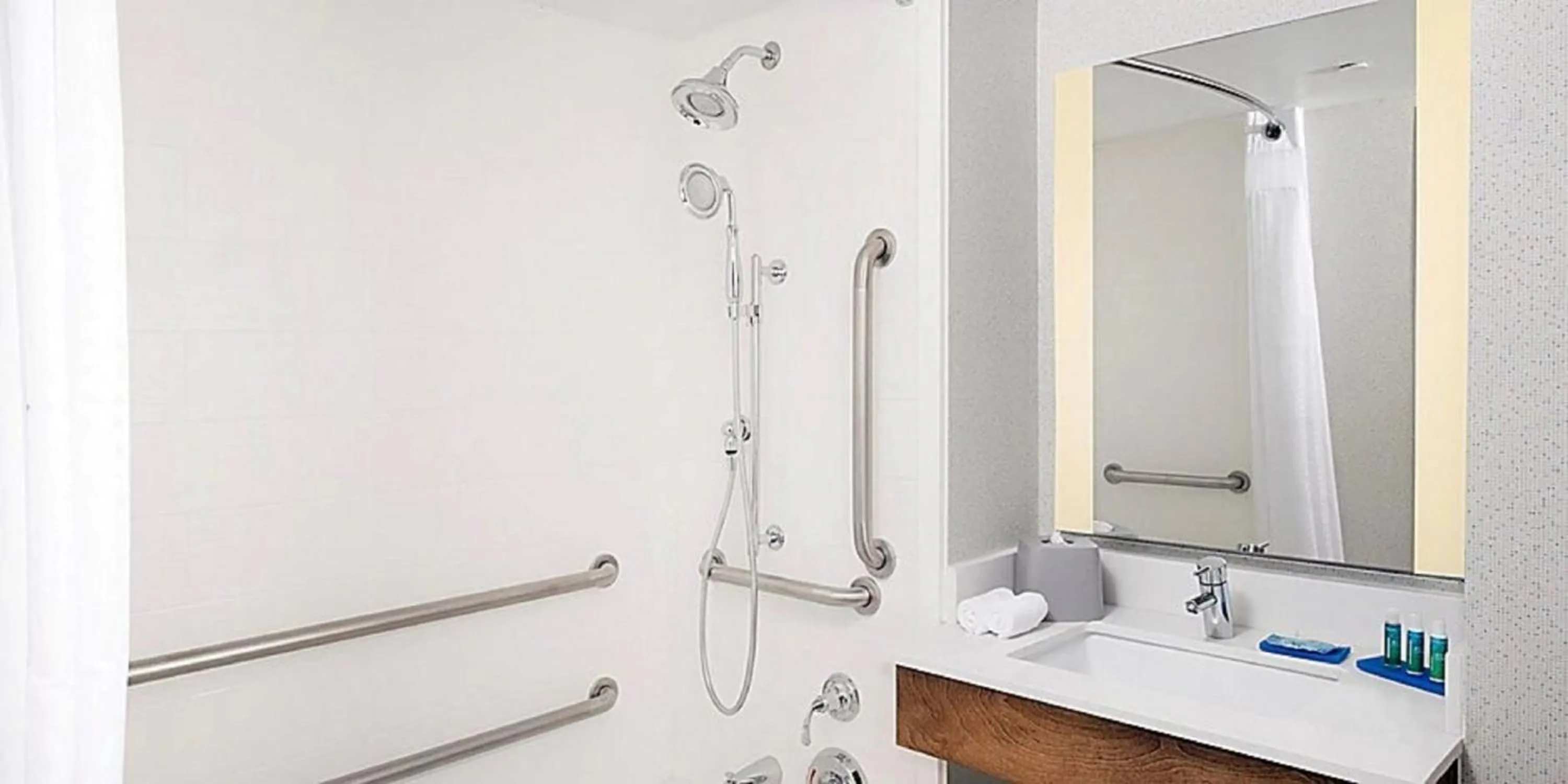 Photo of the whole room in Holiday Inn Express Chesapeake - Norfolk by IHG