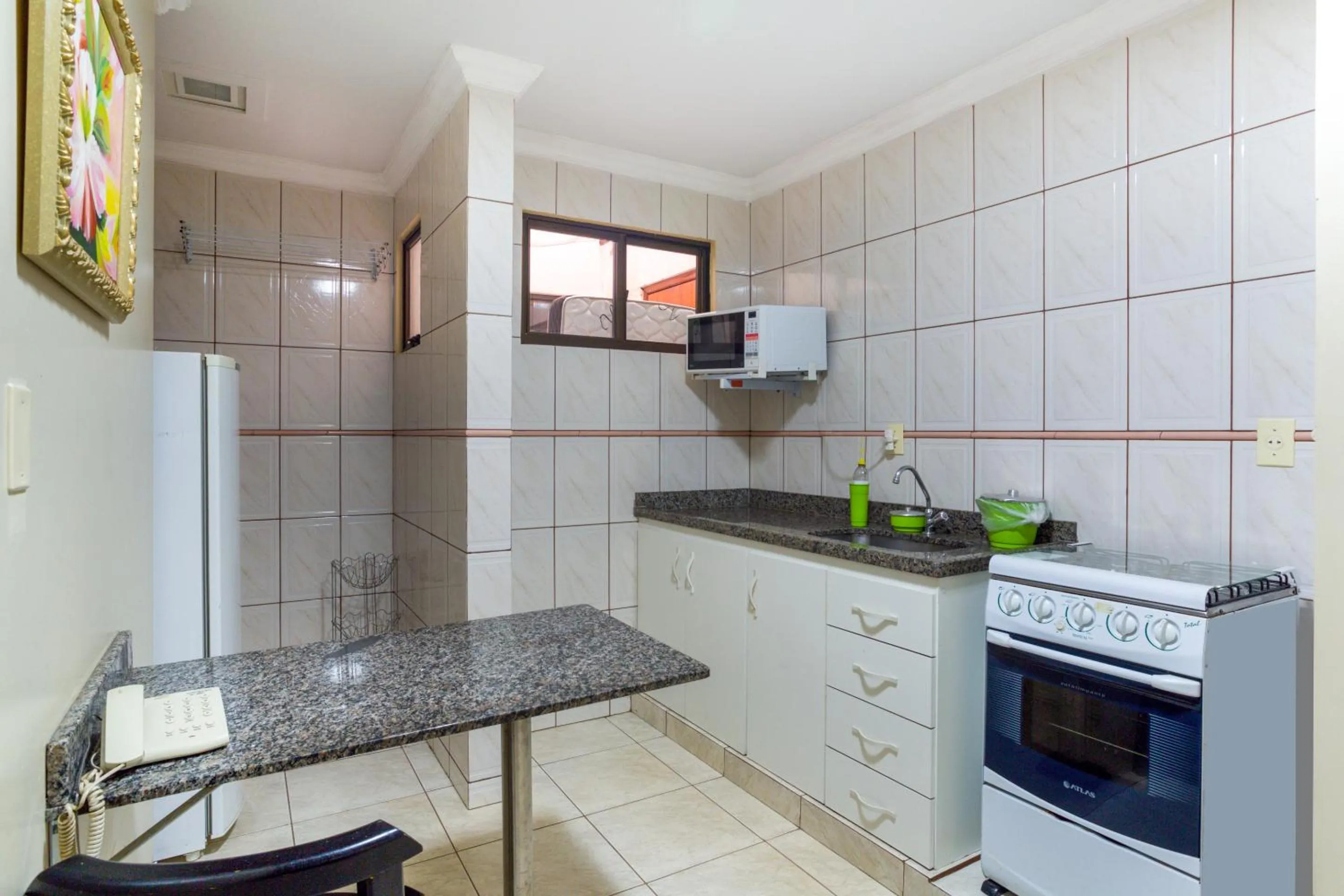 Kitchen or kitchenette in OYO Hotel Via Universitária, Anápolis