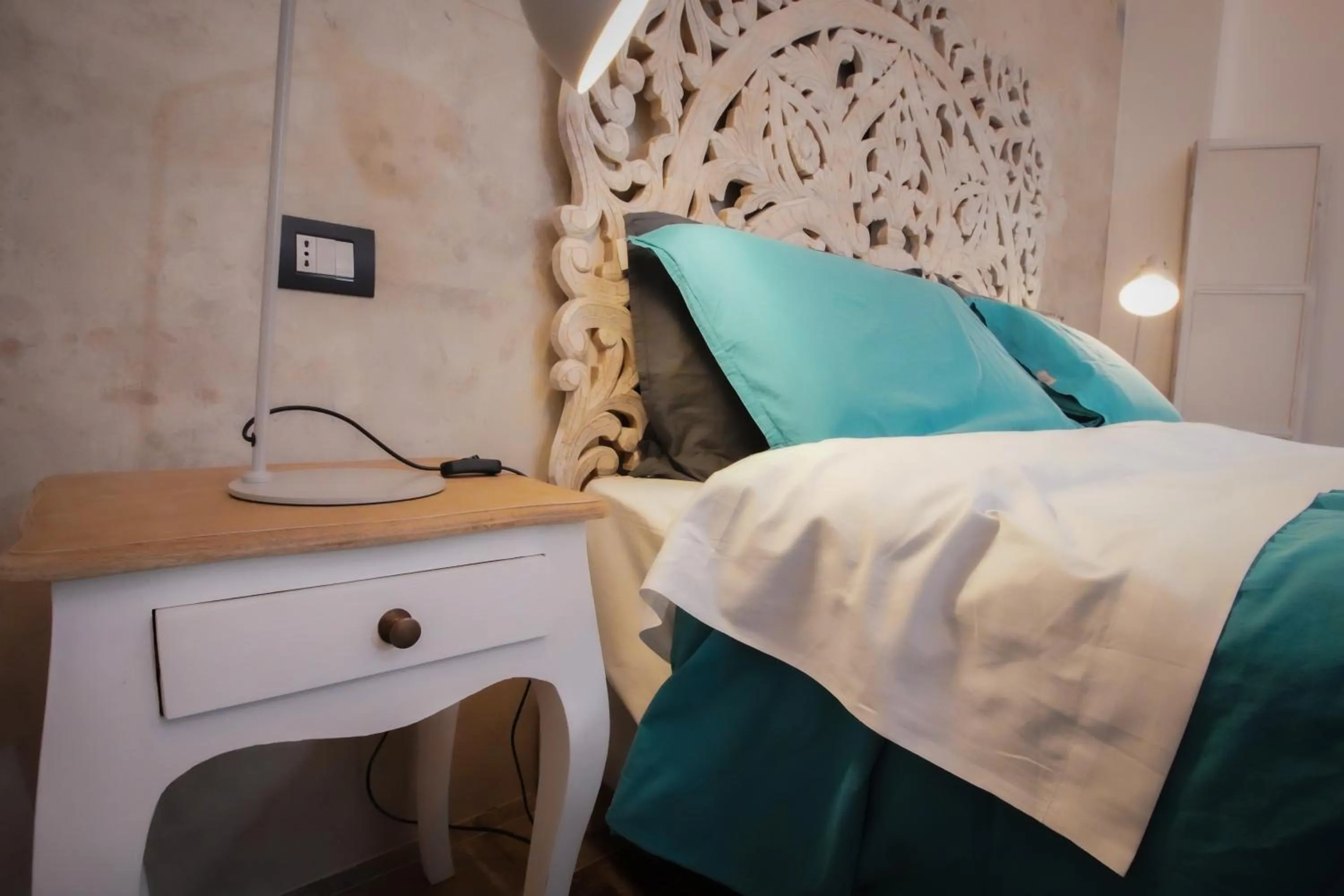 Bedroom, Bed in Rosso Cortese