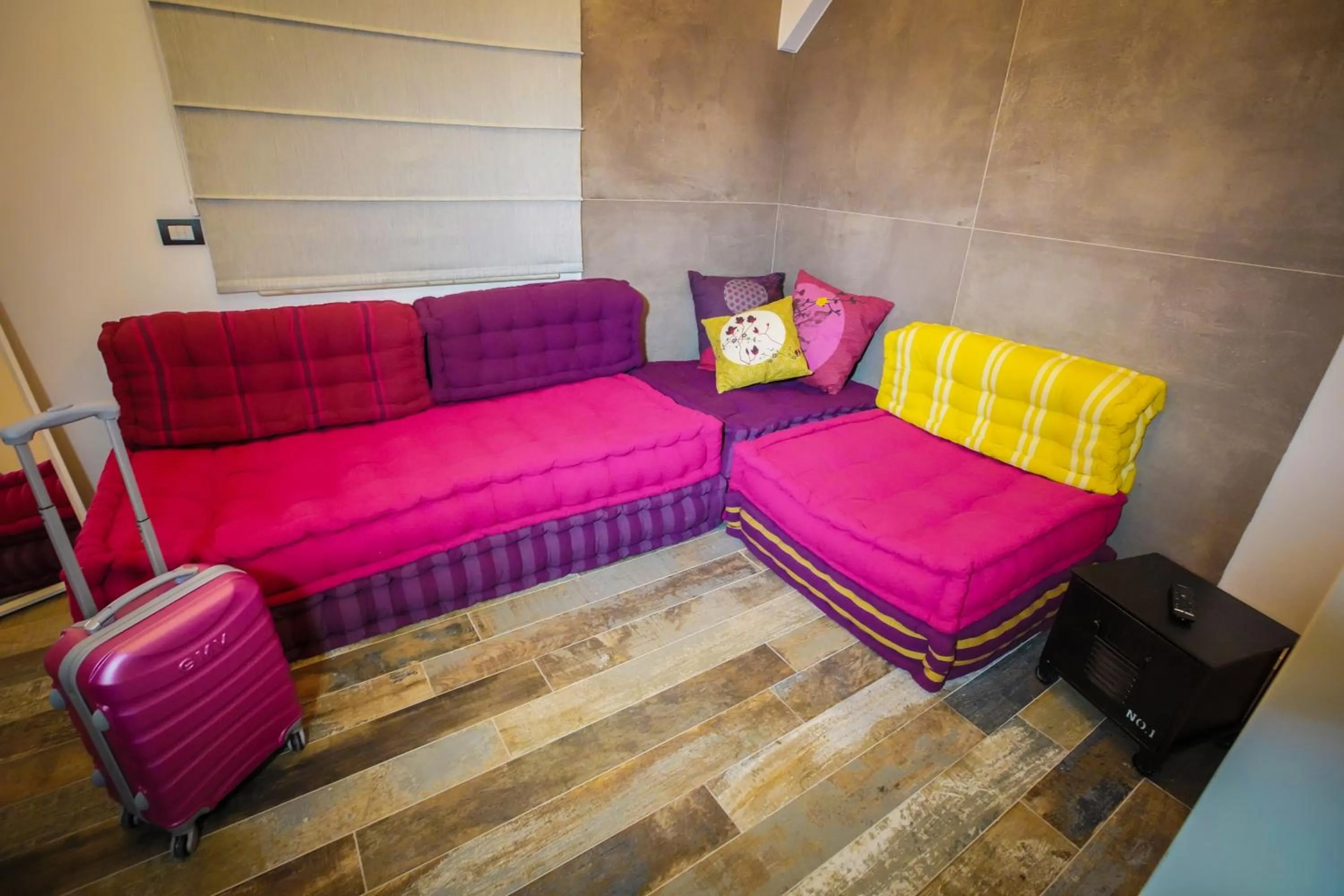 Bedroom in Rosso Cortese