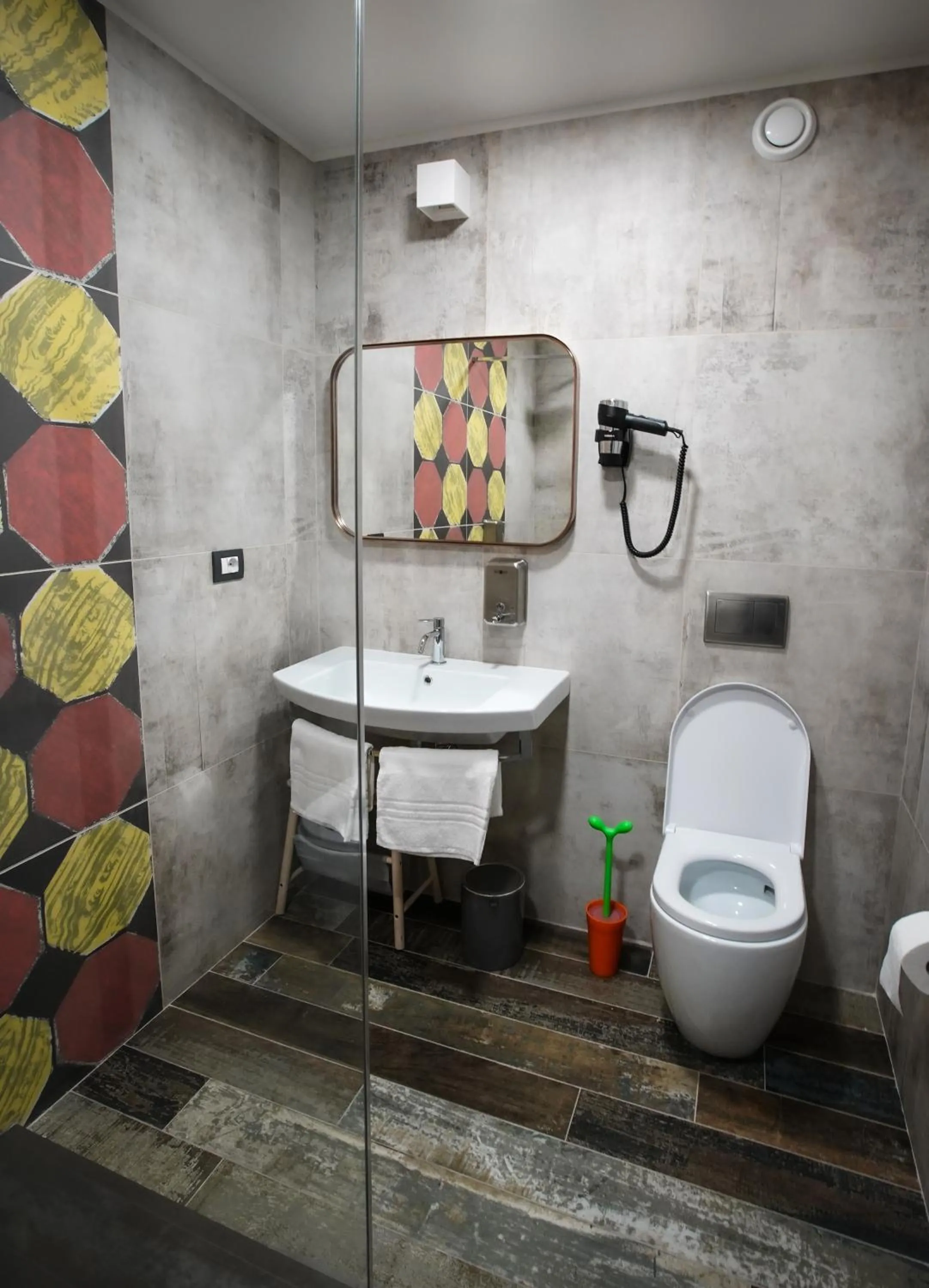 Bathroom in Rosso Cortese