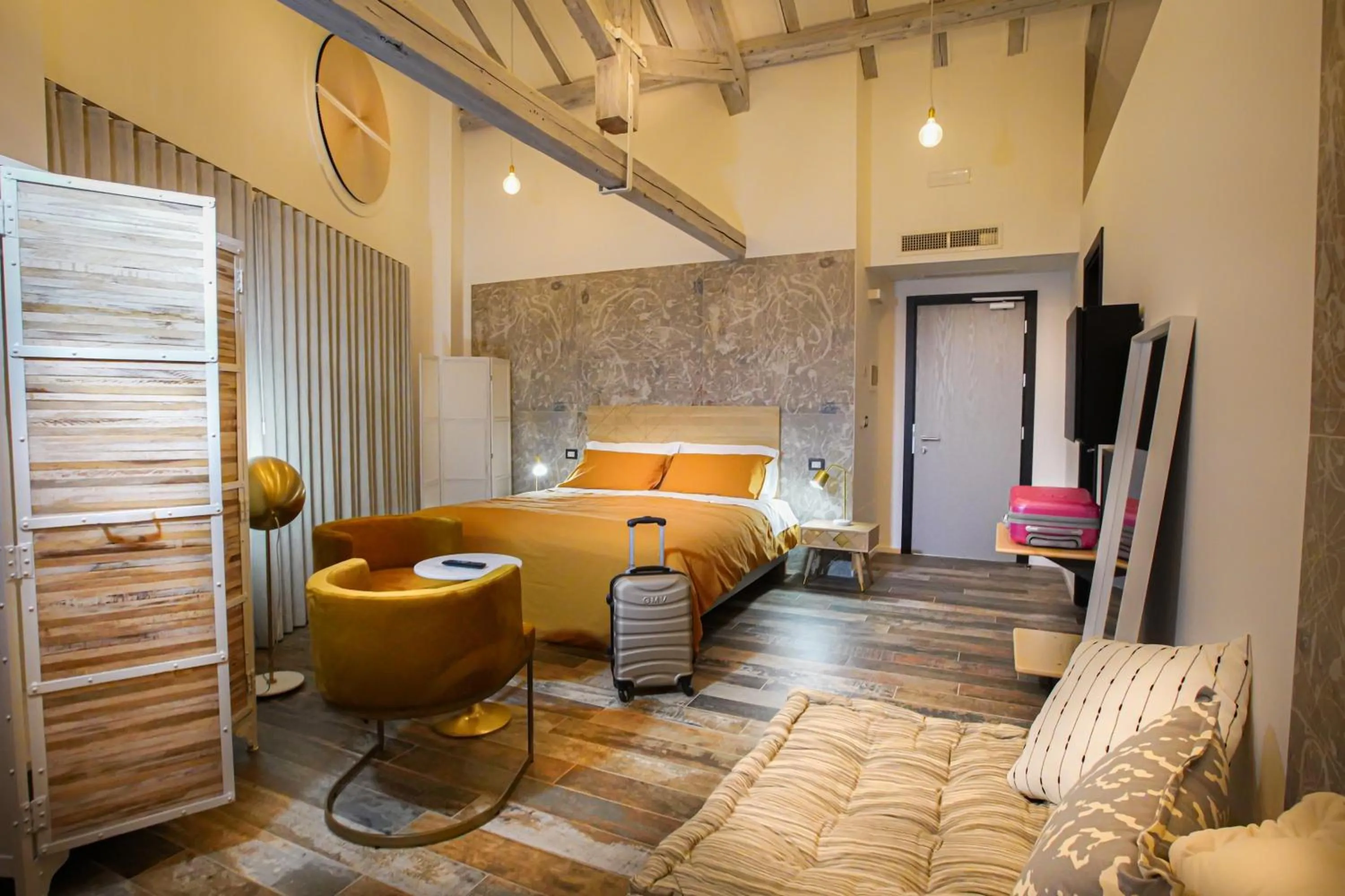 Bedroom in Rosso Cortese