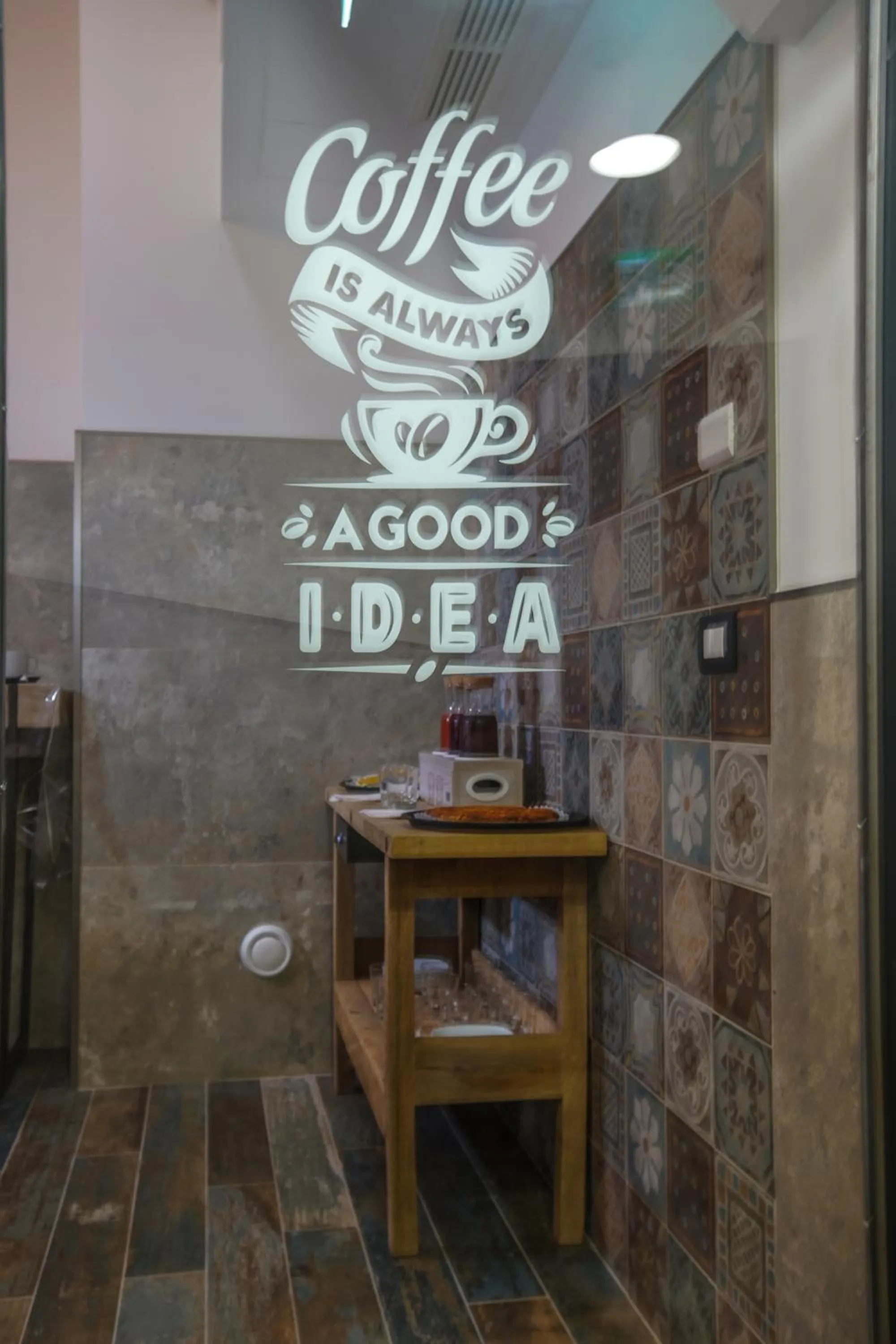 Dining area in Rosso Cortese