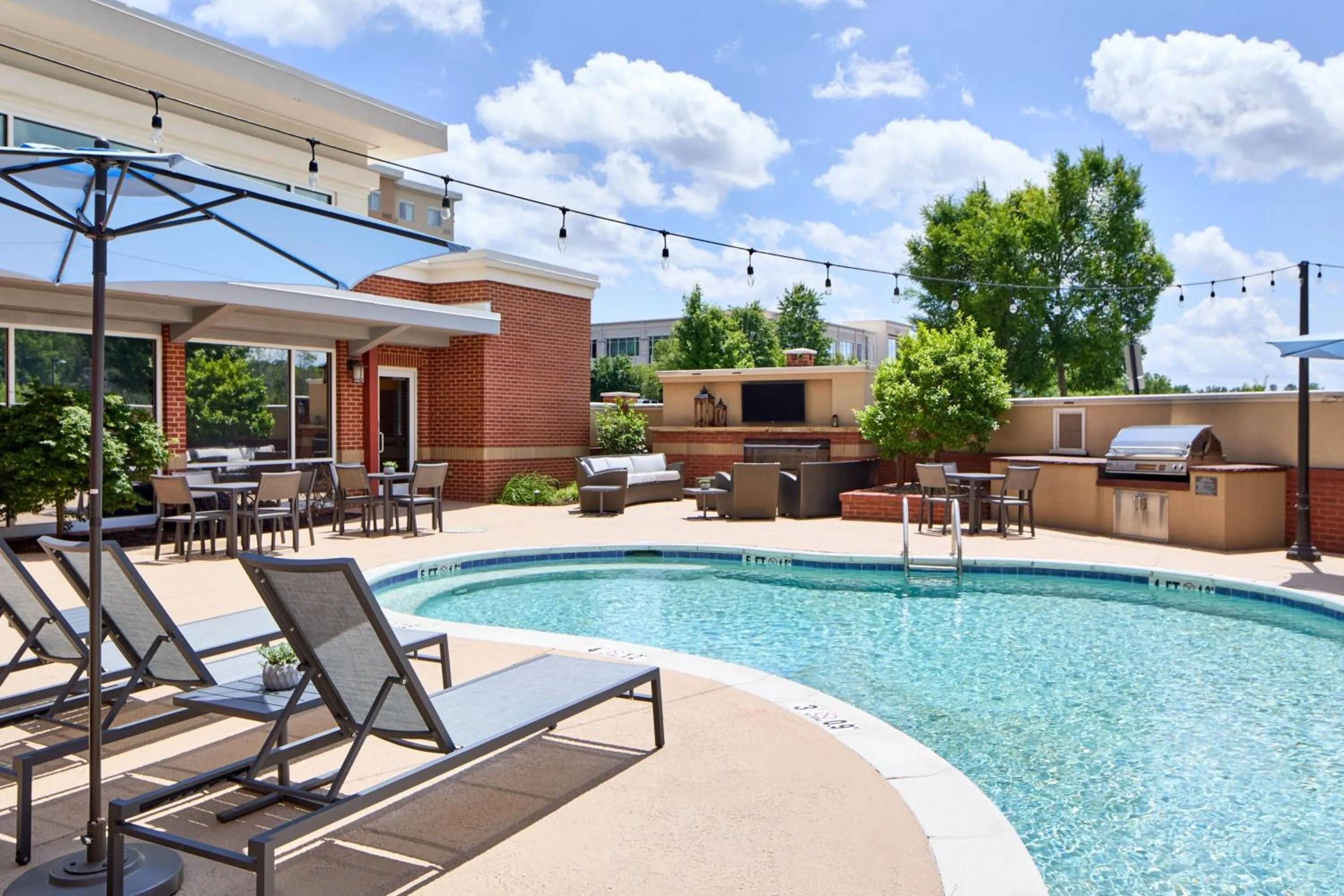 Swimming pool in Residence Inn Atlanta NE/Duluth Sugarloaf