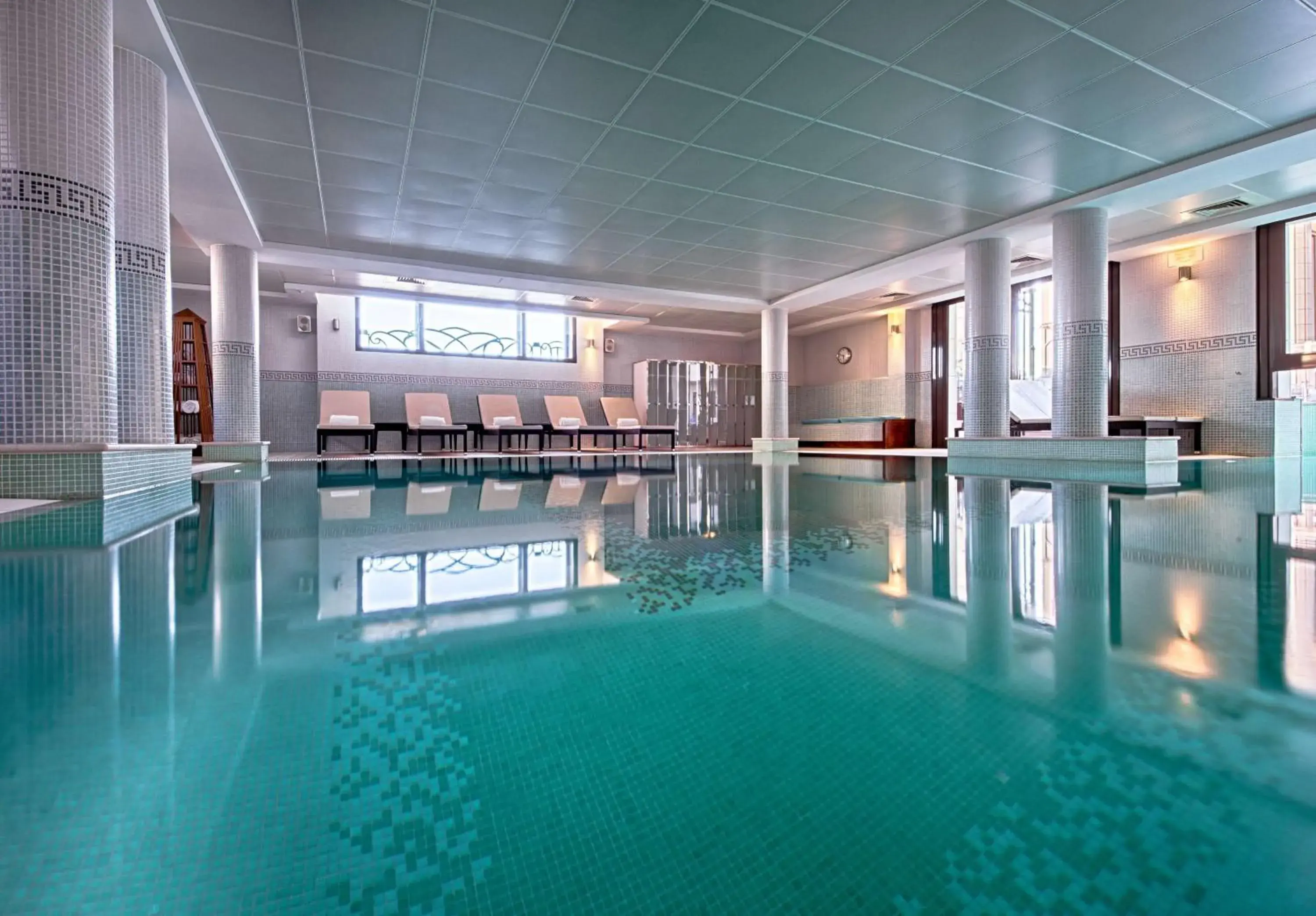 Swimming pool in Hyatt Regency Nice Palais de la Méditerranée Swimming pool in Hyatt Regency Nice Palais de la Méditerranée