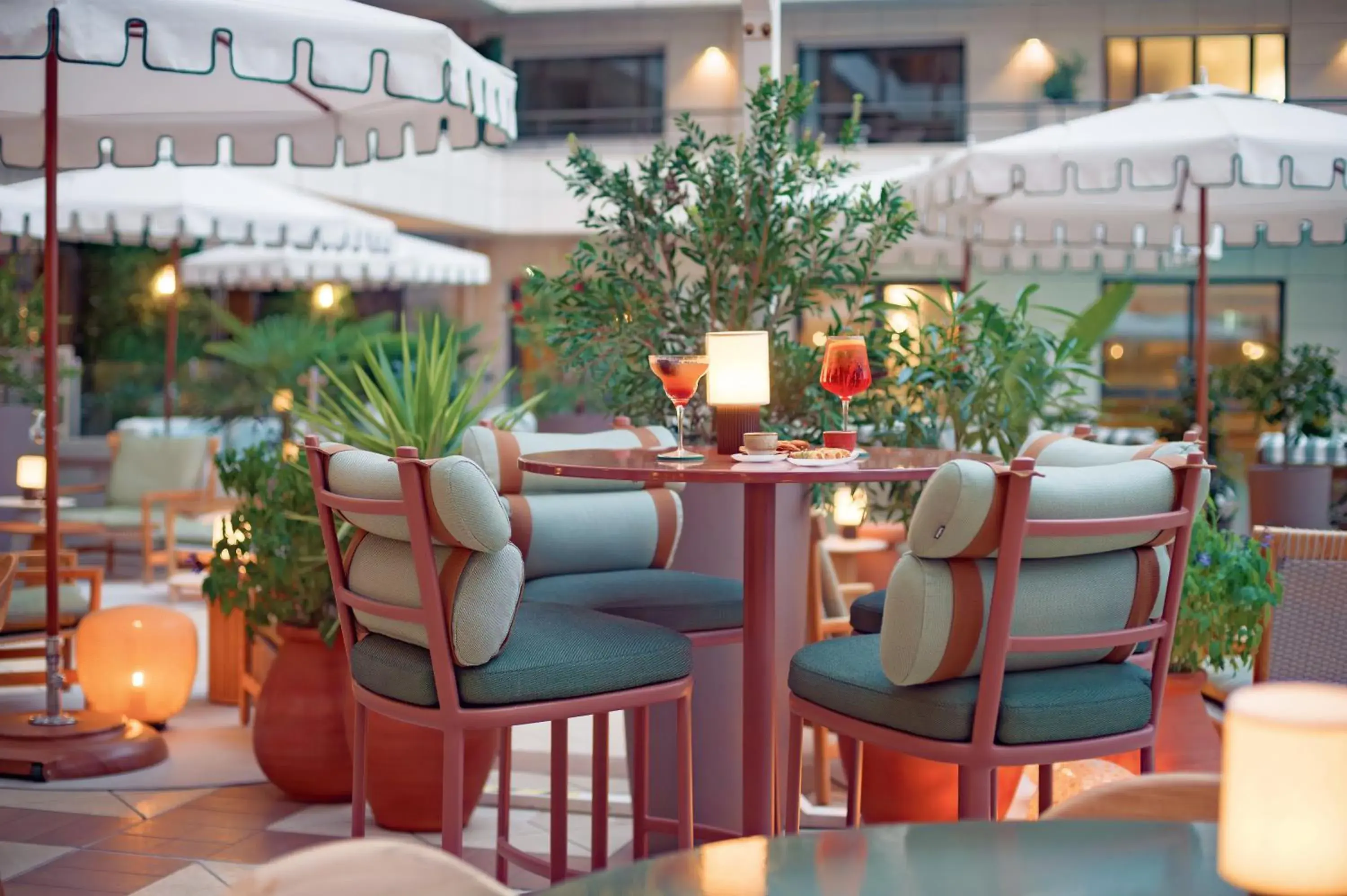 Lounge or bar in Hyatt Regency Nice Palais de la Méditerranée Lounge or bar in Hyatt Regency Nice Palais de la Méditerranée