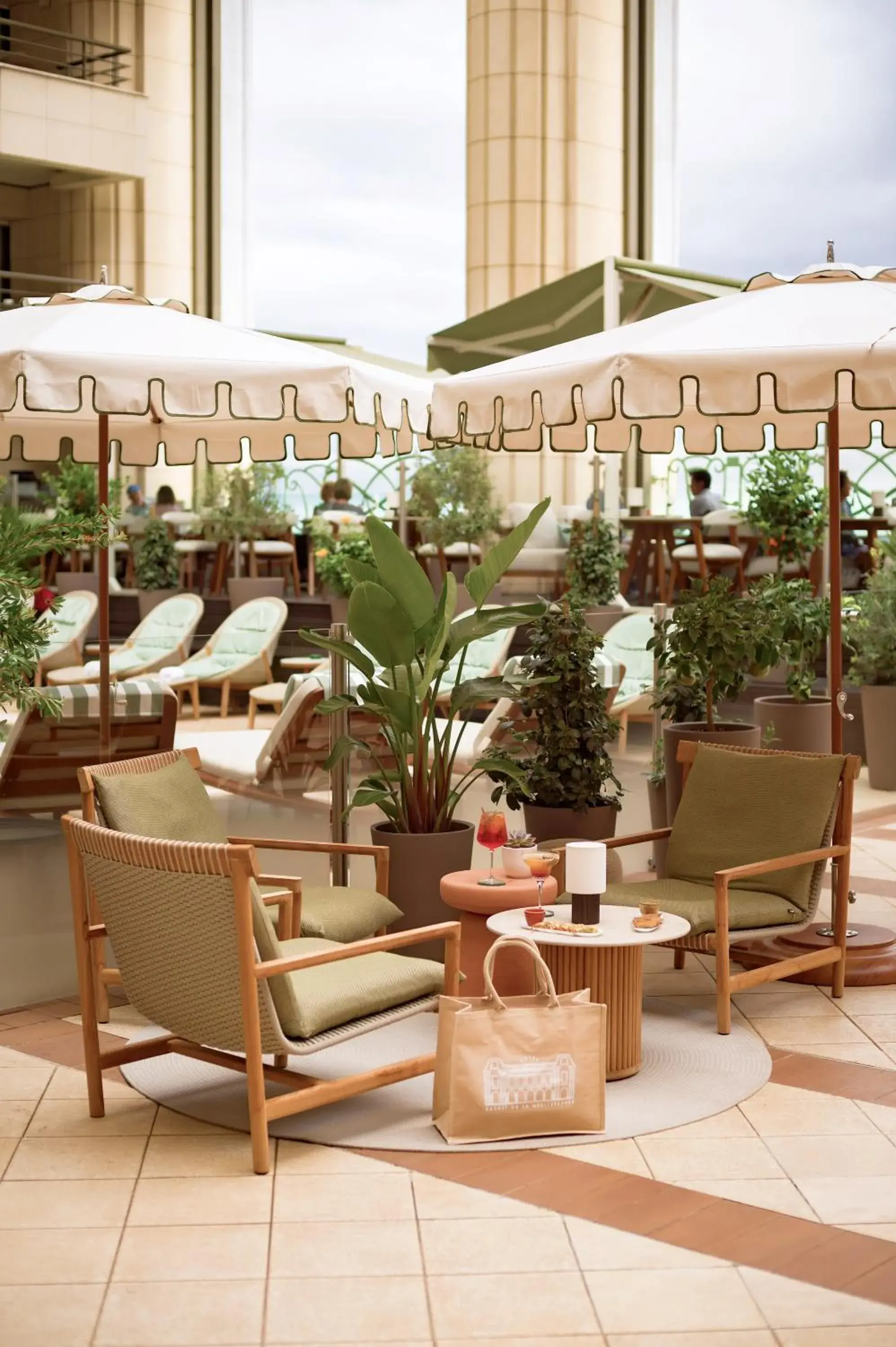 Lounge or bar in Hyatt Regency Nice Palais de la Méditerranée Lounge or bar in Hyatt Regency Nice Palais de la Méditerranée