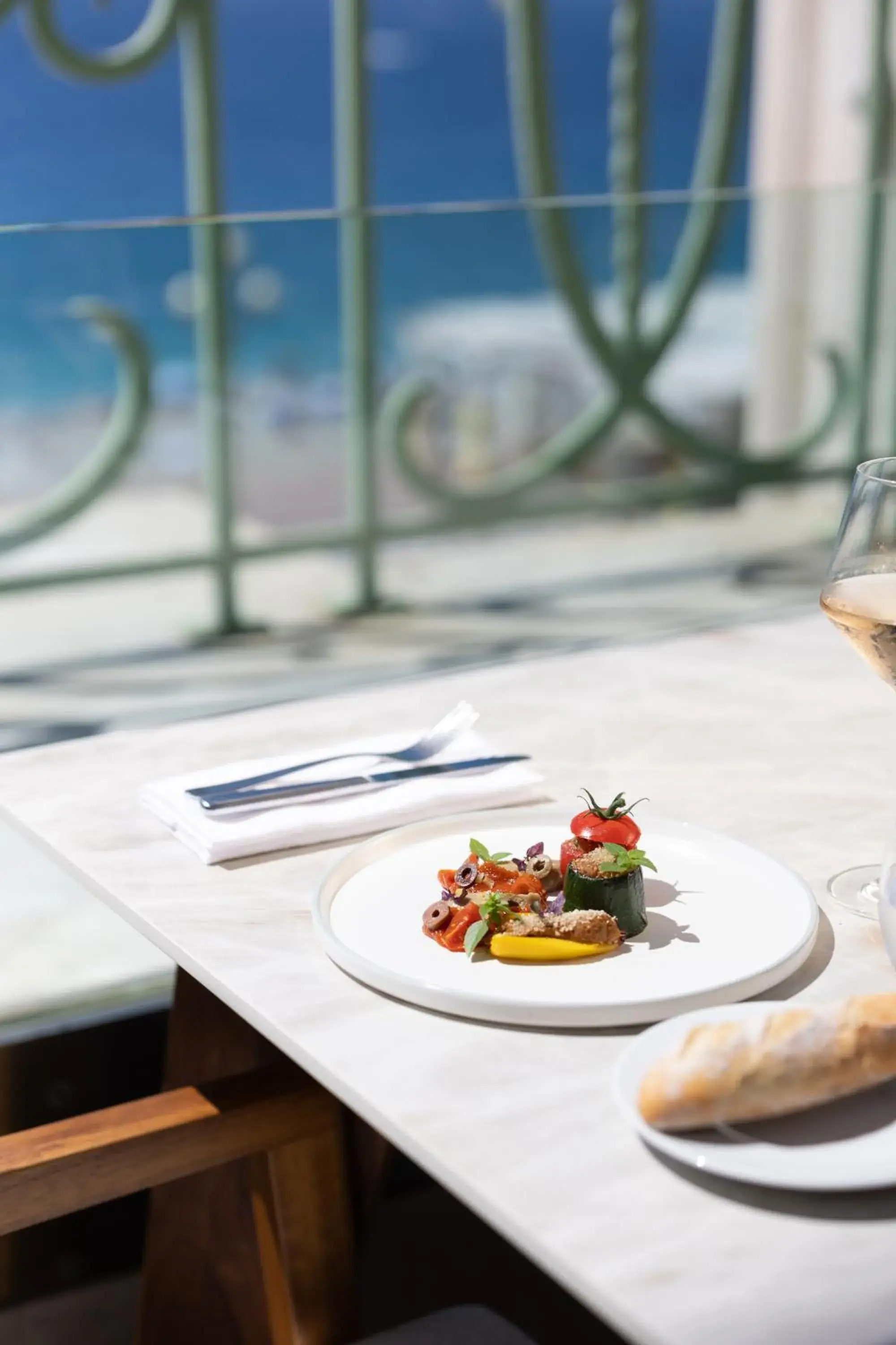 Restaurant/places to eat in Hyatt Regency Nice Palais de la Méditerranée Restaurant/places to eat in Hyatt Regency Nice Palais de la Méditerranée