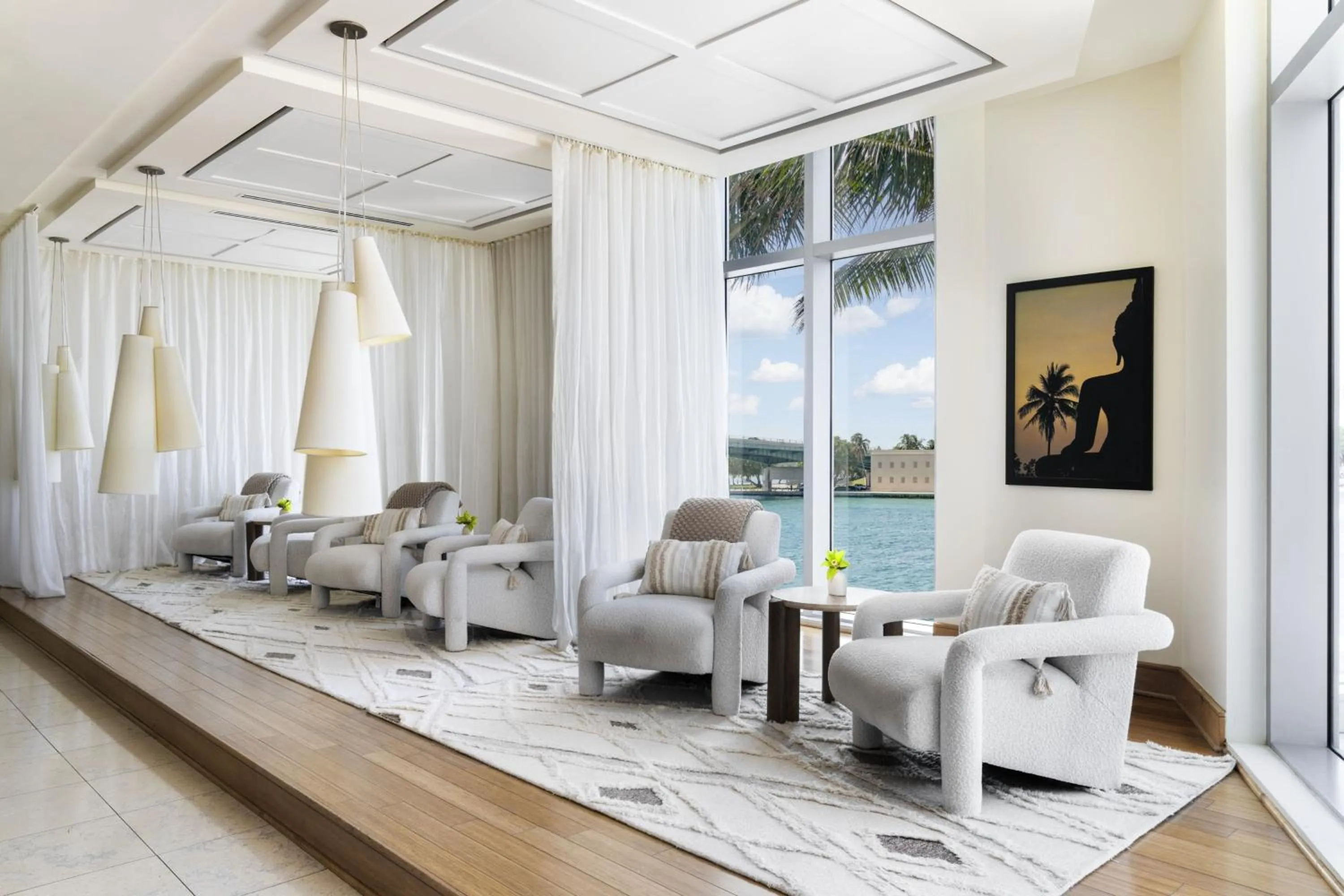 Lounge or bar in The Ritz-Carlton Bal Harbour, Miami