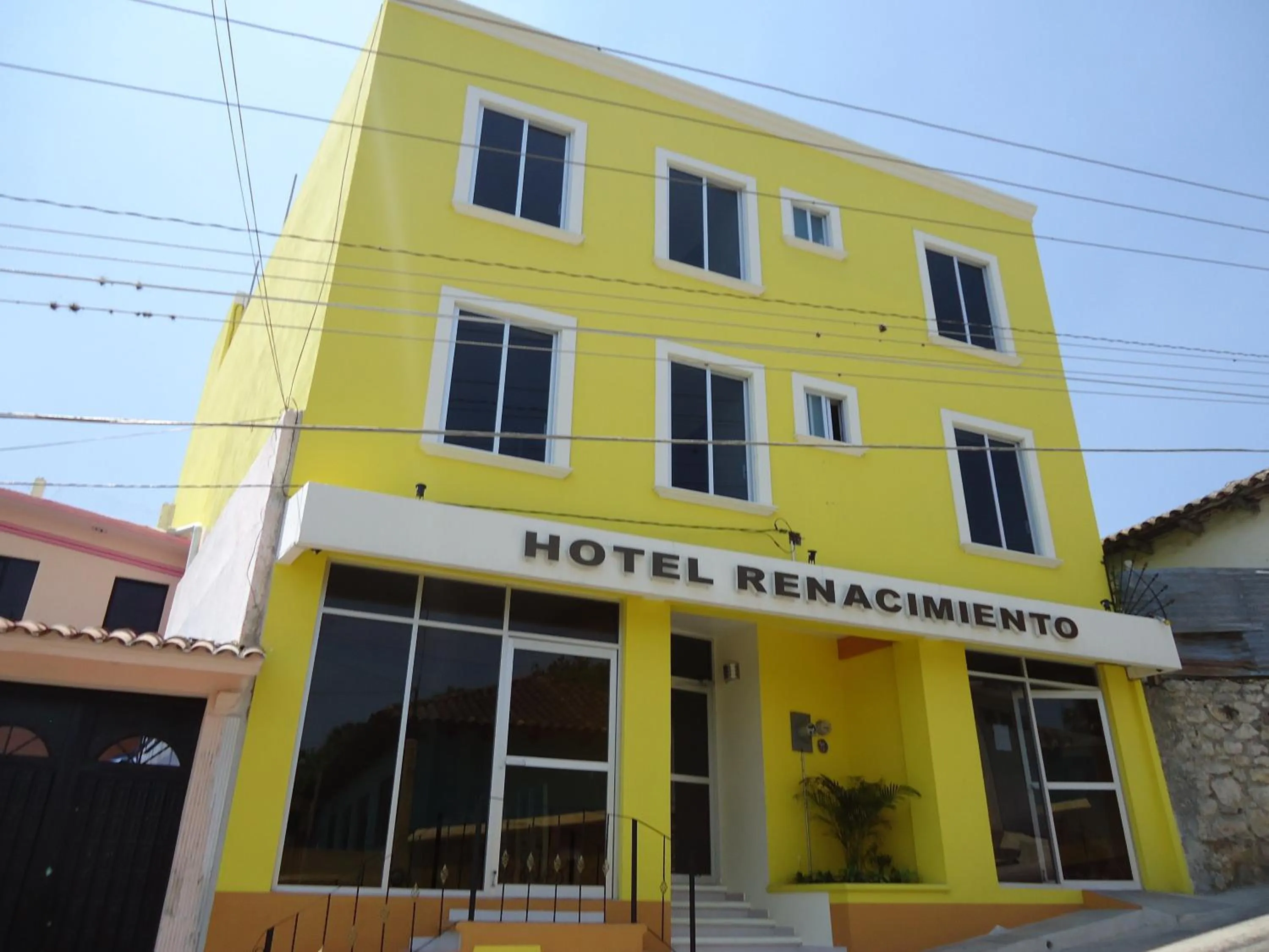 Facade/entrance in Hotel Renacimiento