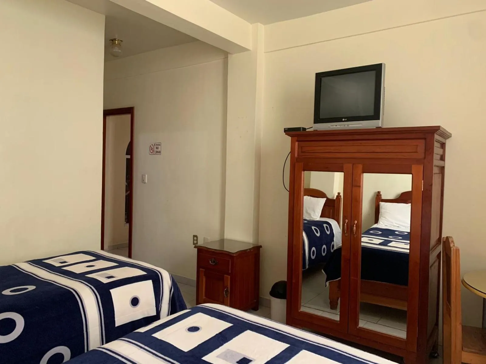 TV and multimedia in Hotel Renacimiento