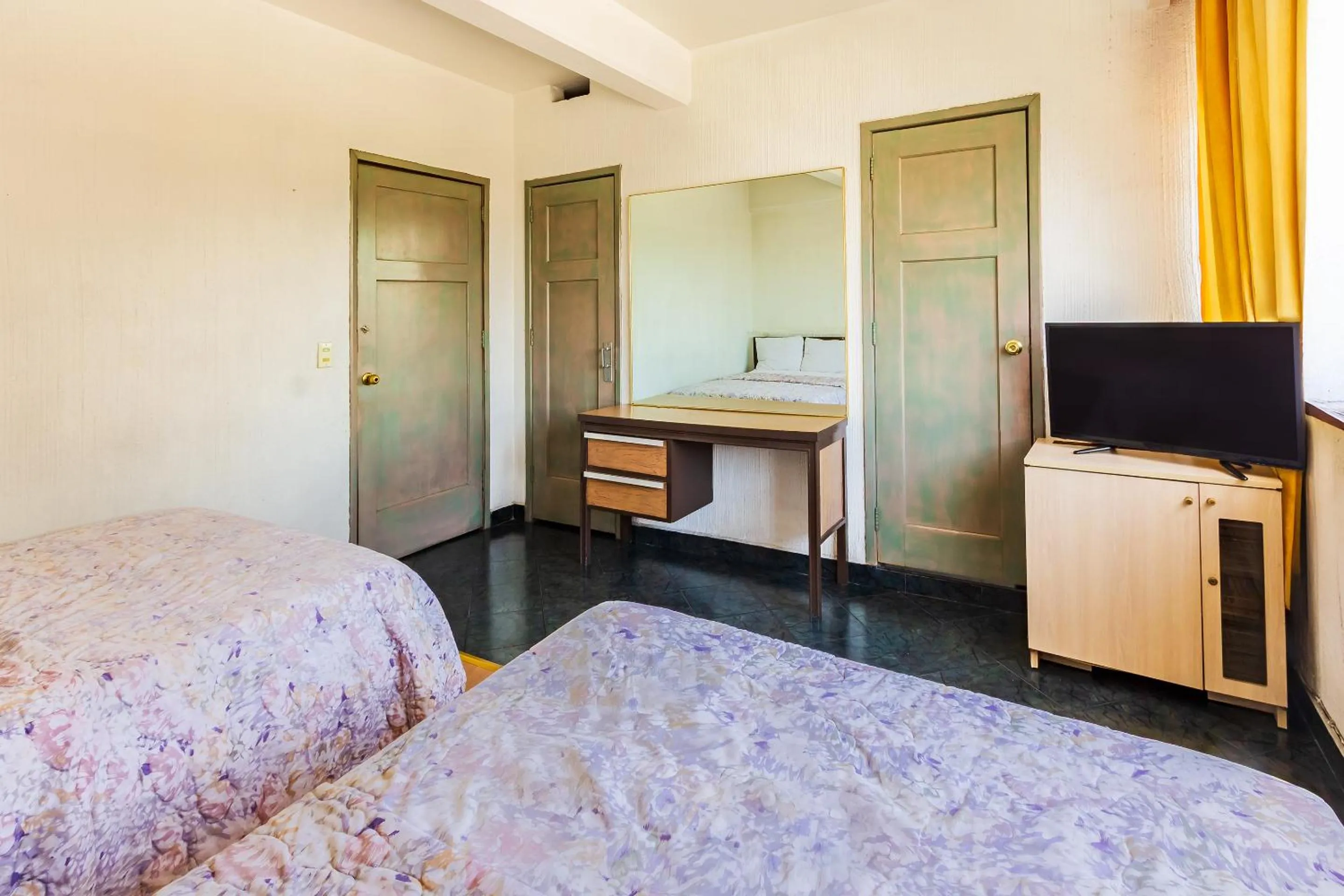 Bedroom, Bed in Capital O Nueva Galicia, Guadalajara centro downtown