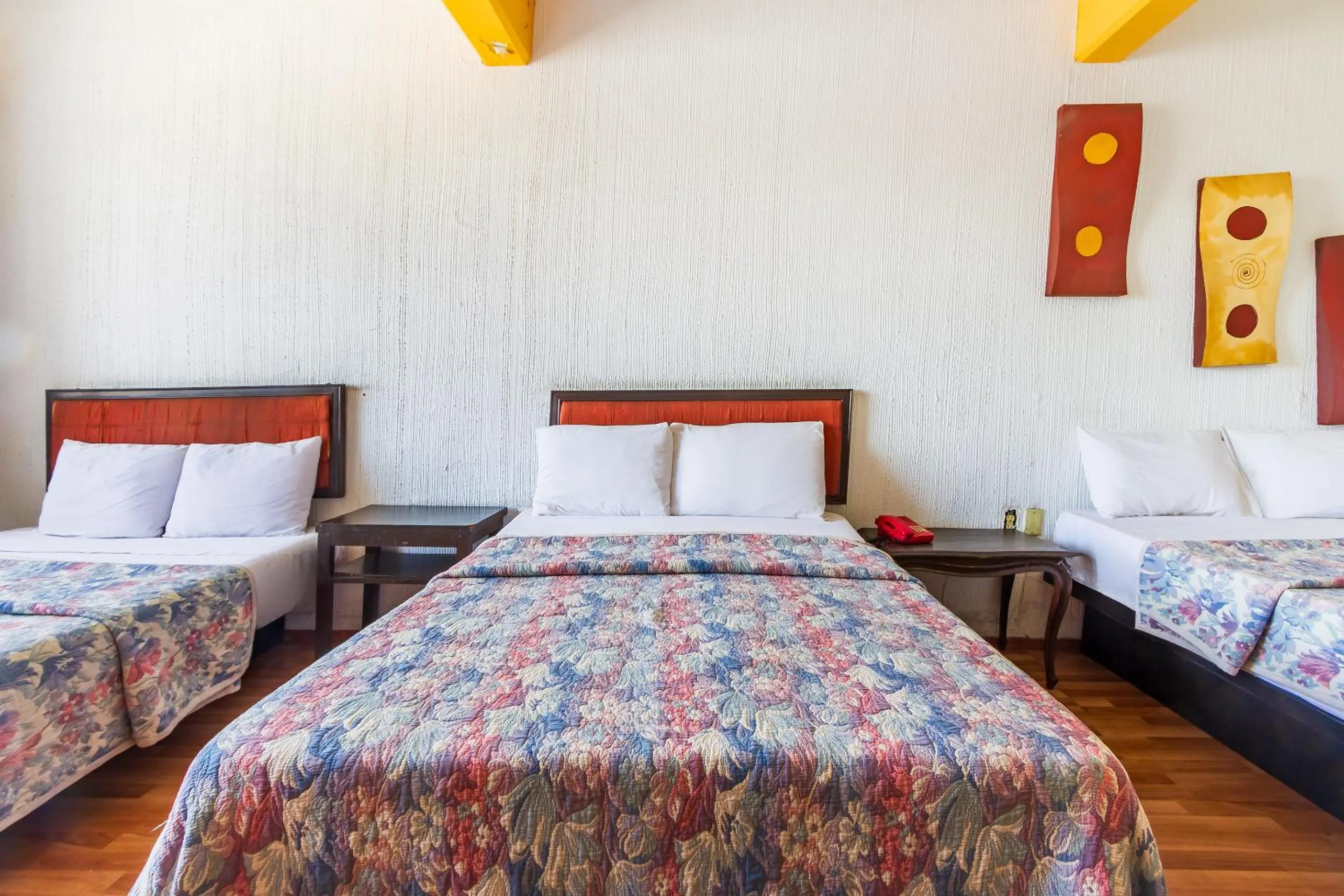 Bedroom, Bed in Capital O Nueva Galicia, Guadalajara centro downtown