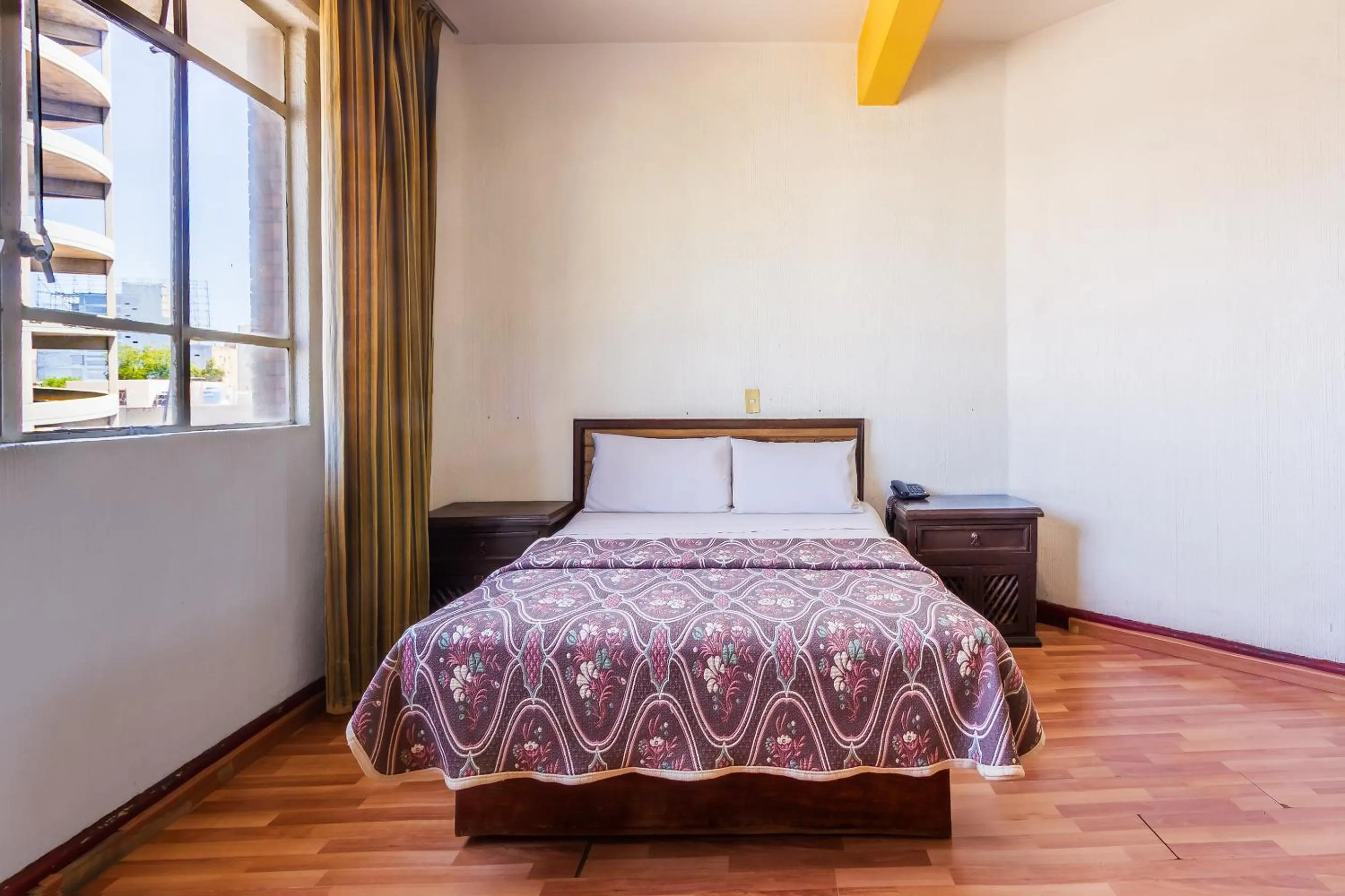 Bedroom, Bed in Capital O Nueva Galicia, Guadalajara centro downtown