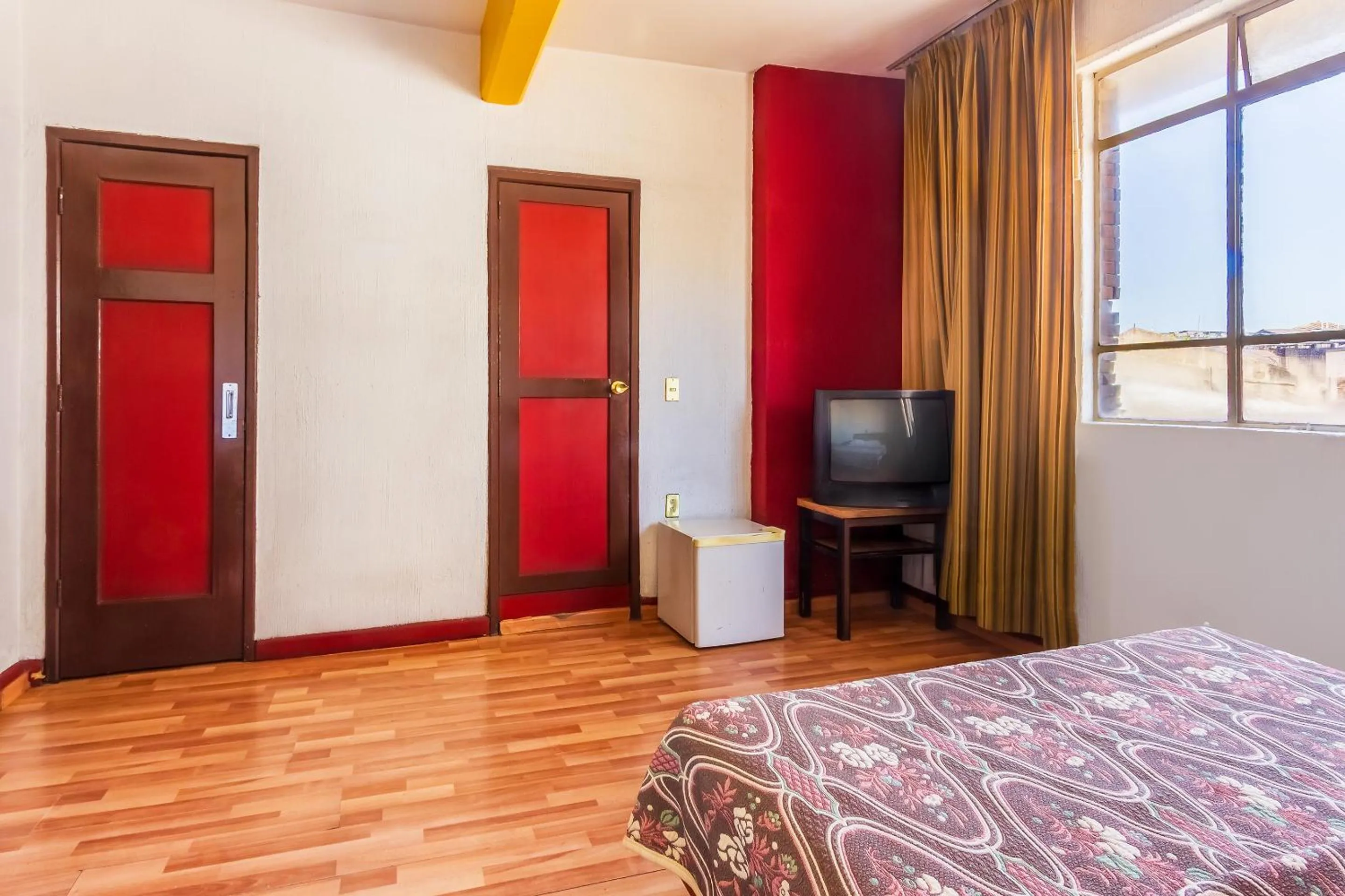 Bedroom, Bed in Capital O Nueva Galicia, Guadalajara centro downtown