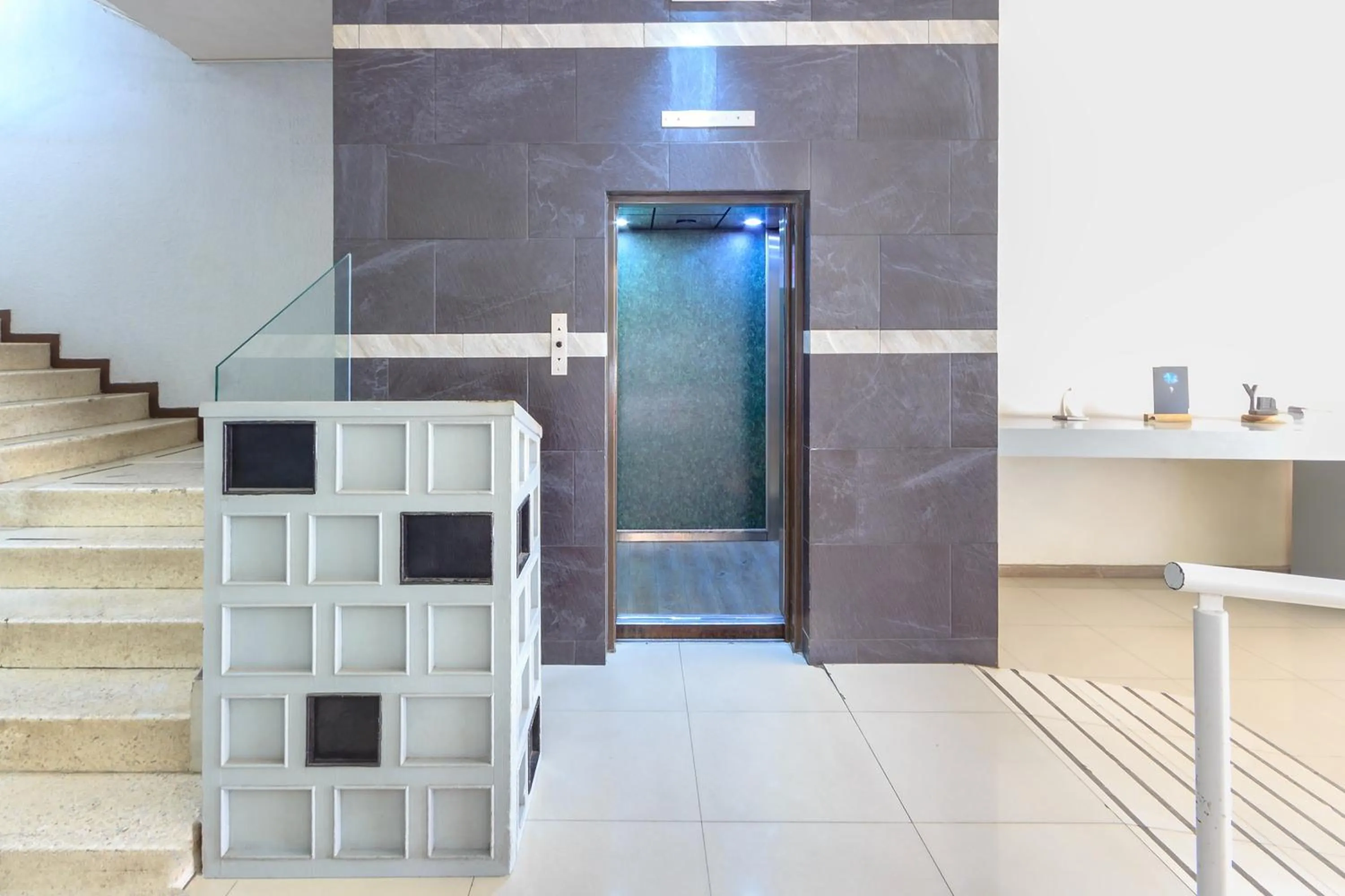 elevator in OYO Hotel Colon Express