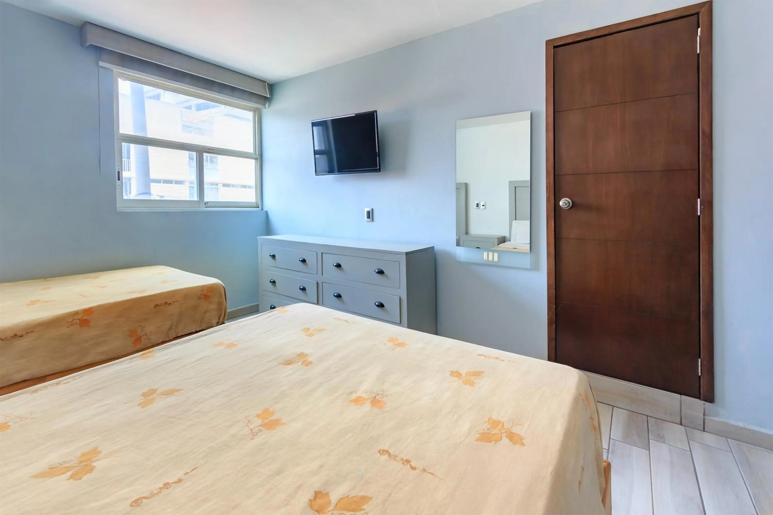 Bedroom, Bed in OYO Hotel Colon Express