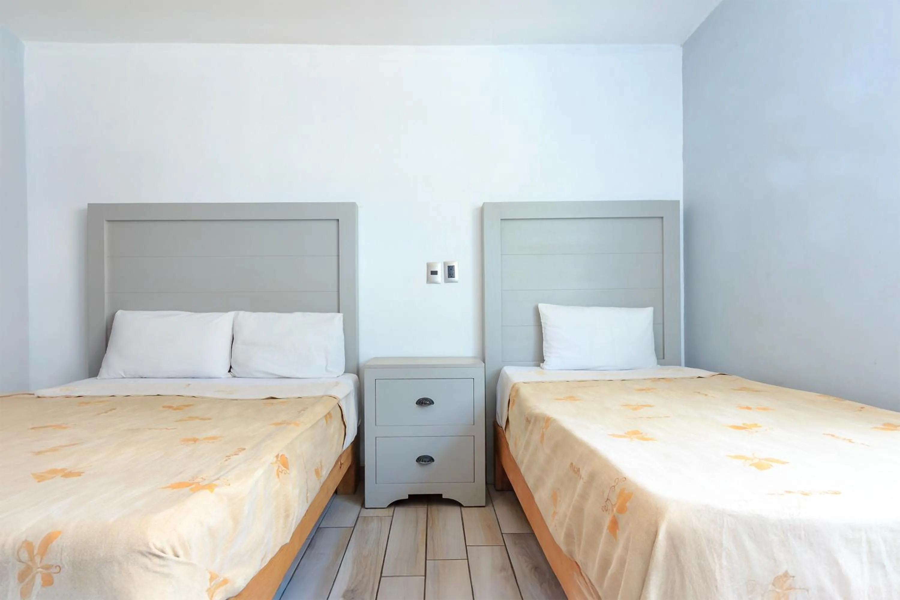 Bedroom, Bed in OYO Hotel Colon Express