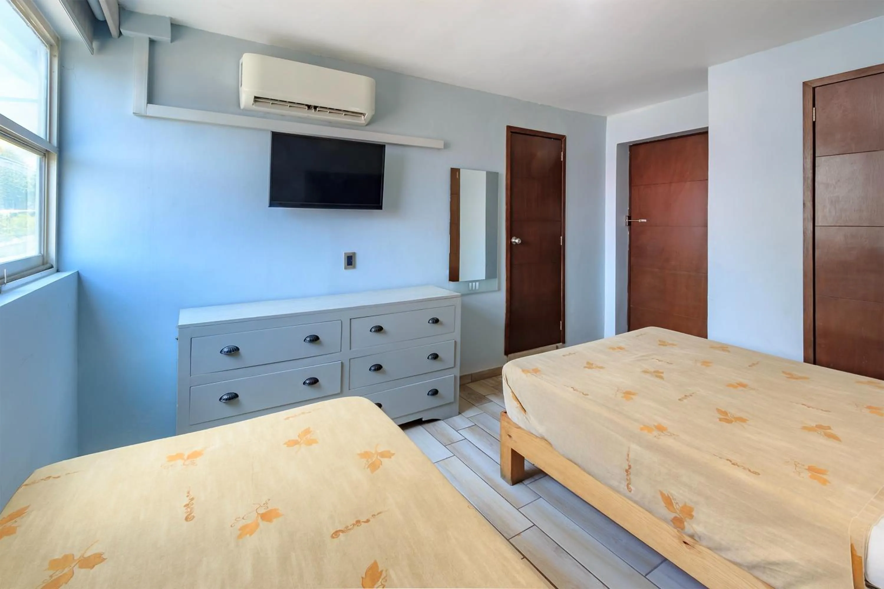 Bedroom, Bed in OYO Hotel Colon Express