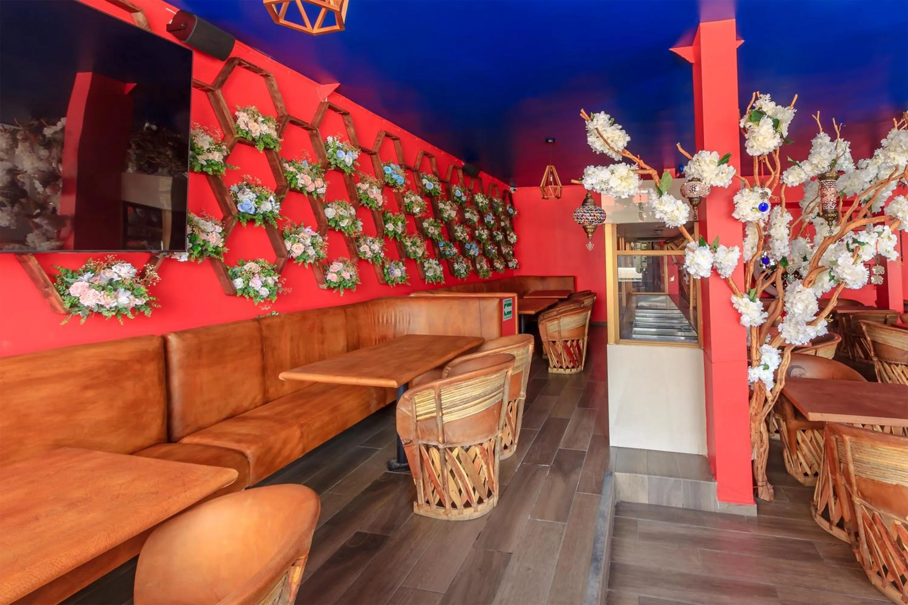 Restaurant/places to eat in OYO Hotel Colon Express